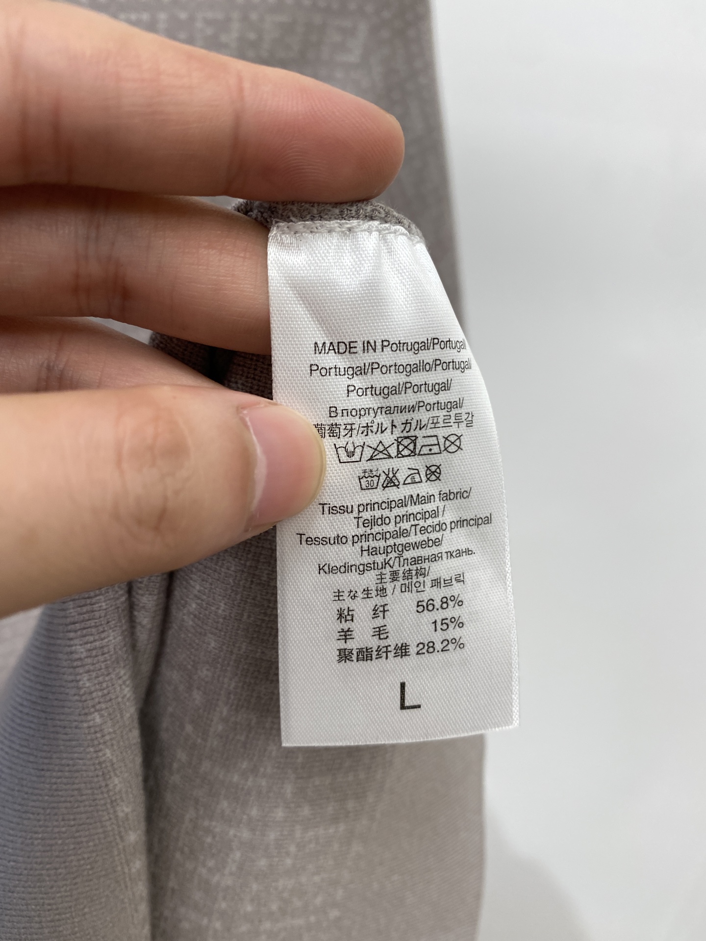 芬迪、2025最新款针织短袖T恤，帅气时尚，顶级数码定位定织字母logo，简约百搭款。面料棉 不仅挺括，