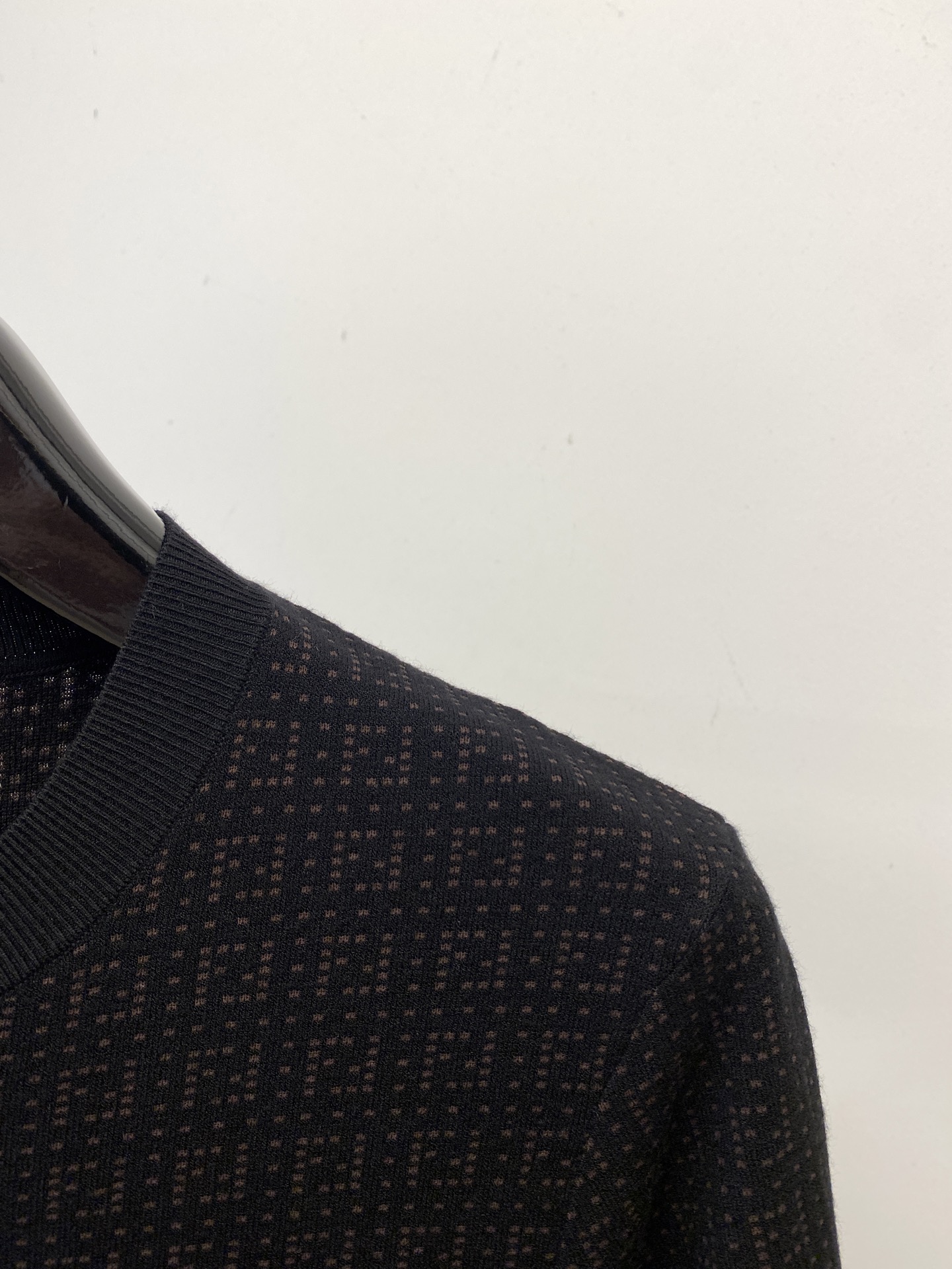 芬迪、2025最新款针织短袖T恤，帅气时尚，顶级数码定位定织字母logo，简约百搭款。面料棉 不仅挺括，