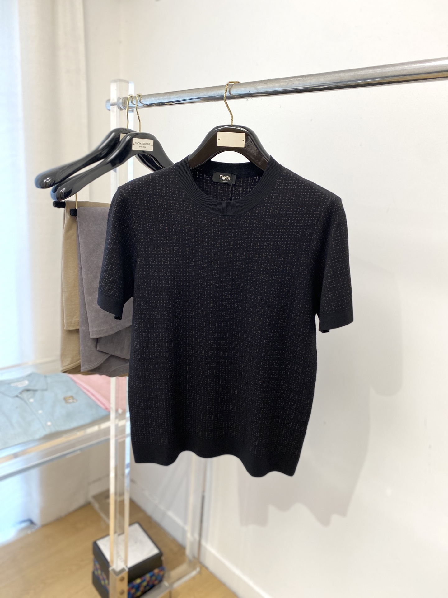 芬迪、2025最新款针织短袖T恤，帅气时尚，顶级数码定位定织字母logo，简约百搭款。面料棉 不仅挺括，