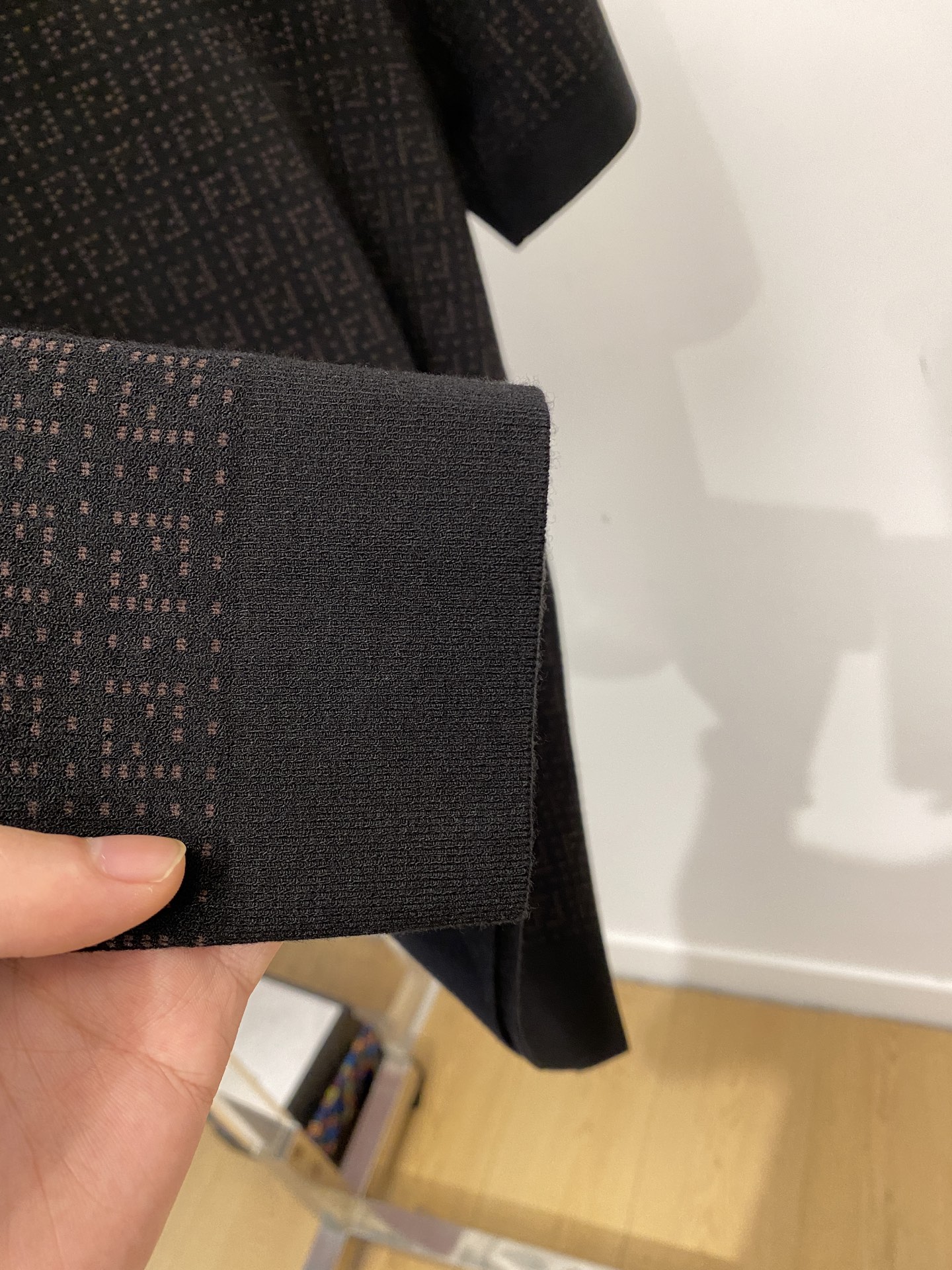 芬迪、2025最新款针织短袖T恤，帅气时尚，顶级数码定位定织字母logo，简约百搭款。面料棉 不仅挺括，