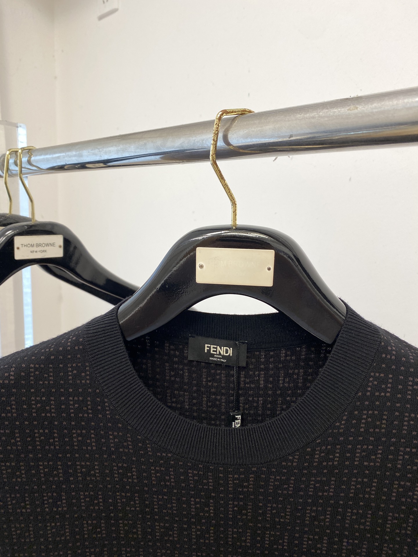 芬迪、2025最新款针织短袖T恤，帅气时尚，顶级数码定位定织字母logo，简约百搭款。面料棉 不仅挺括，