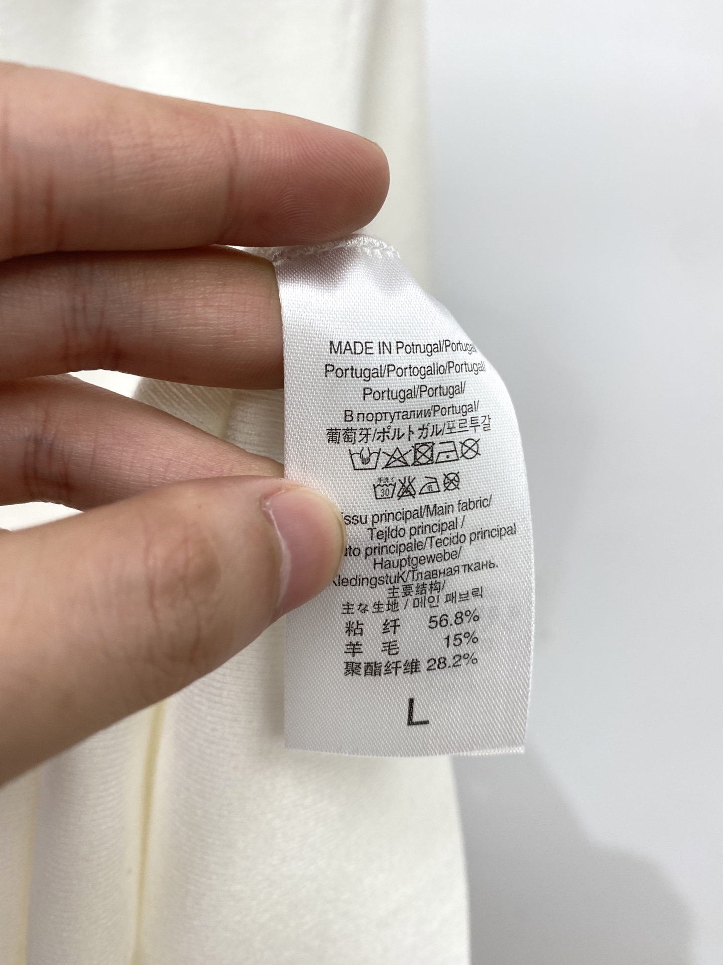 蒙口、2025最新款针织短袖T恤，帅气时尚，胸前刺绣装饰图案logo，简约百搭款。面料棉 不仅挺括，保持