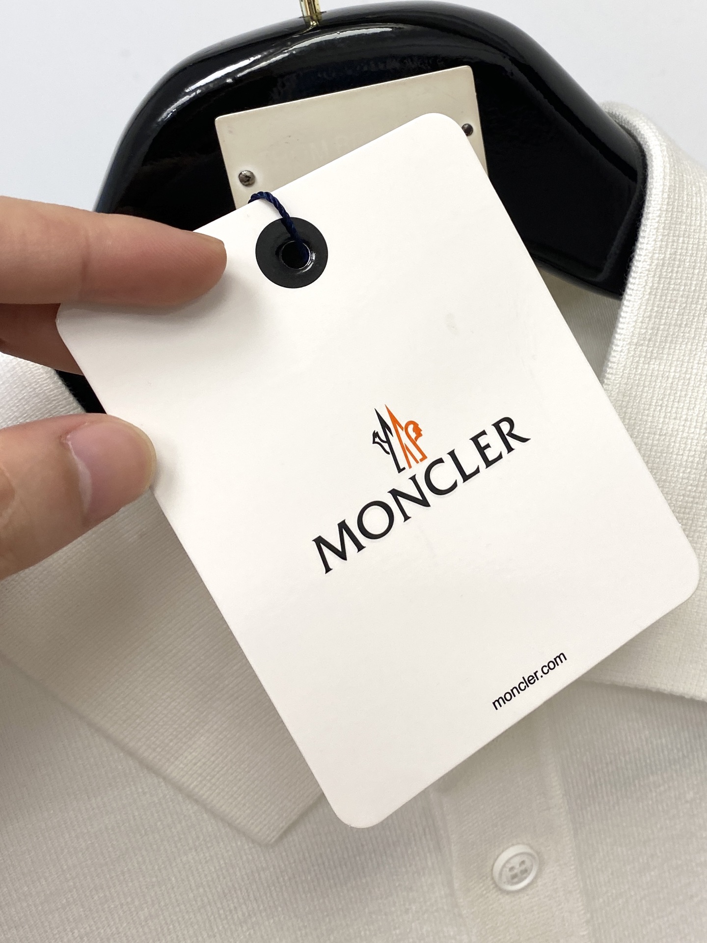 蒙口、2025最新款针织短袖T恤，帅气时尚，胸前刺绣装饰图案logo，简约百搭款。面料棉 不仅挺括，保持