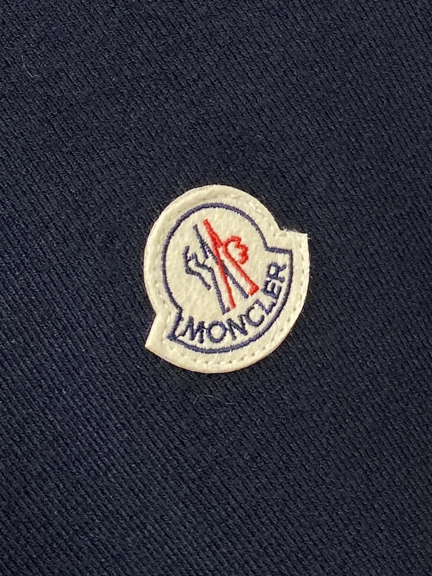 蒙口、2025最新款针织短袖T恤，帅气时尚，胸前刺绣装饰图案logo，简约百搭款。面料棉 不仅挺括，保持