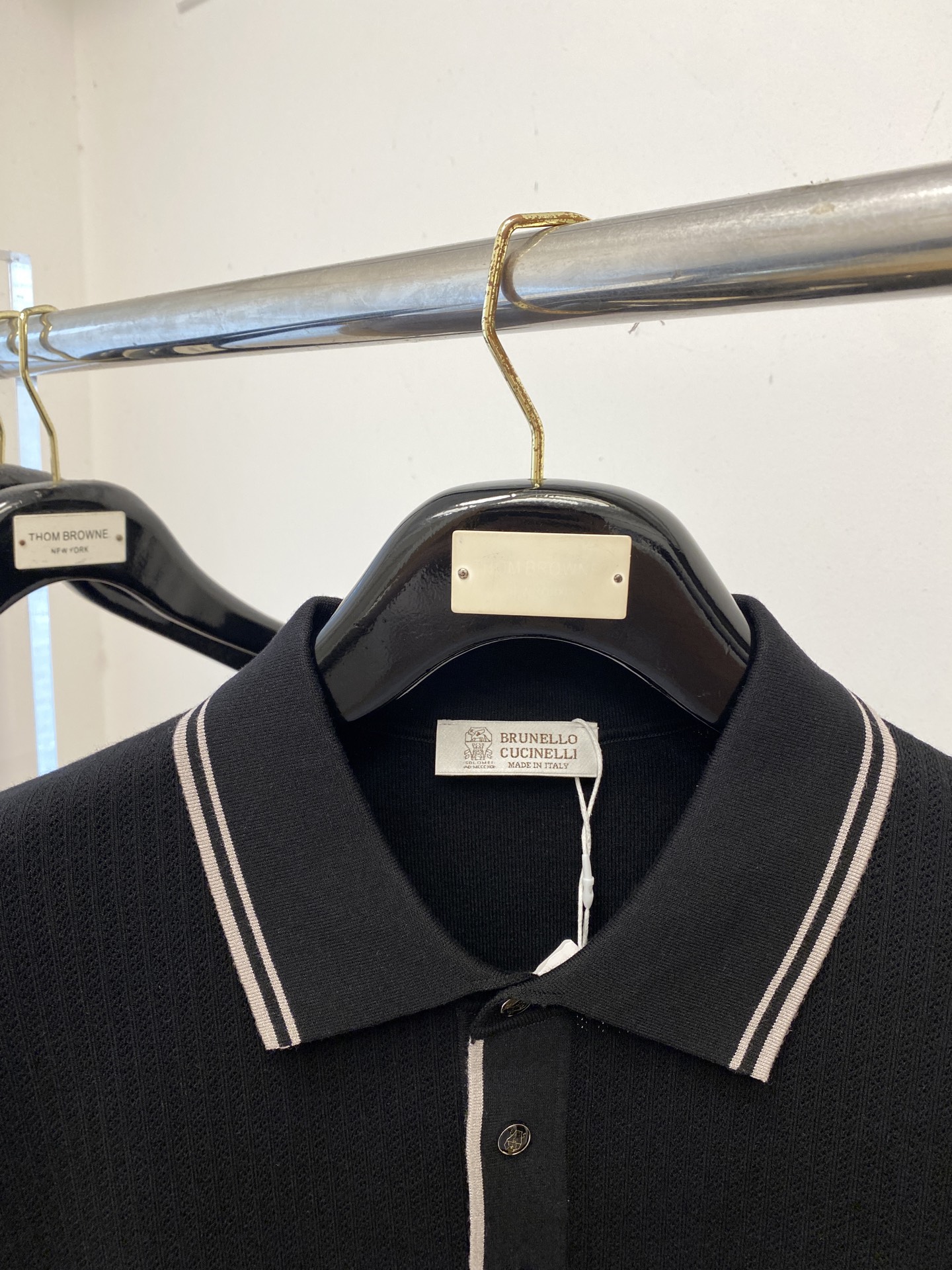 Brunello Cucinelli、2025最新款针织短袖T恤，帅气时尚，胸前精致刺绣图案logo，简