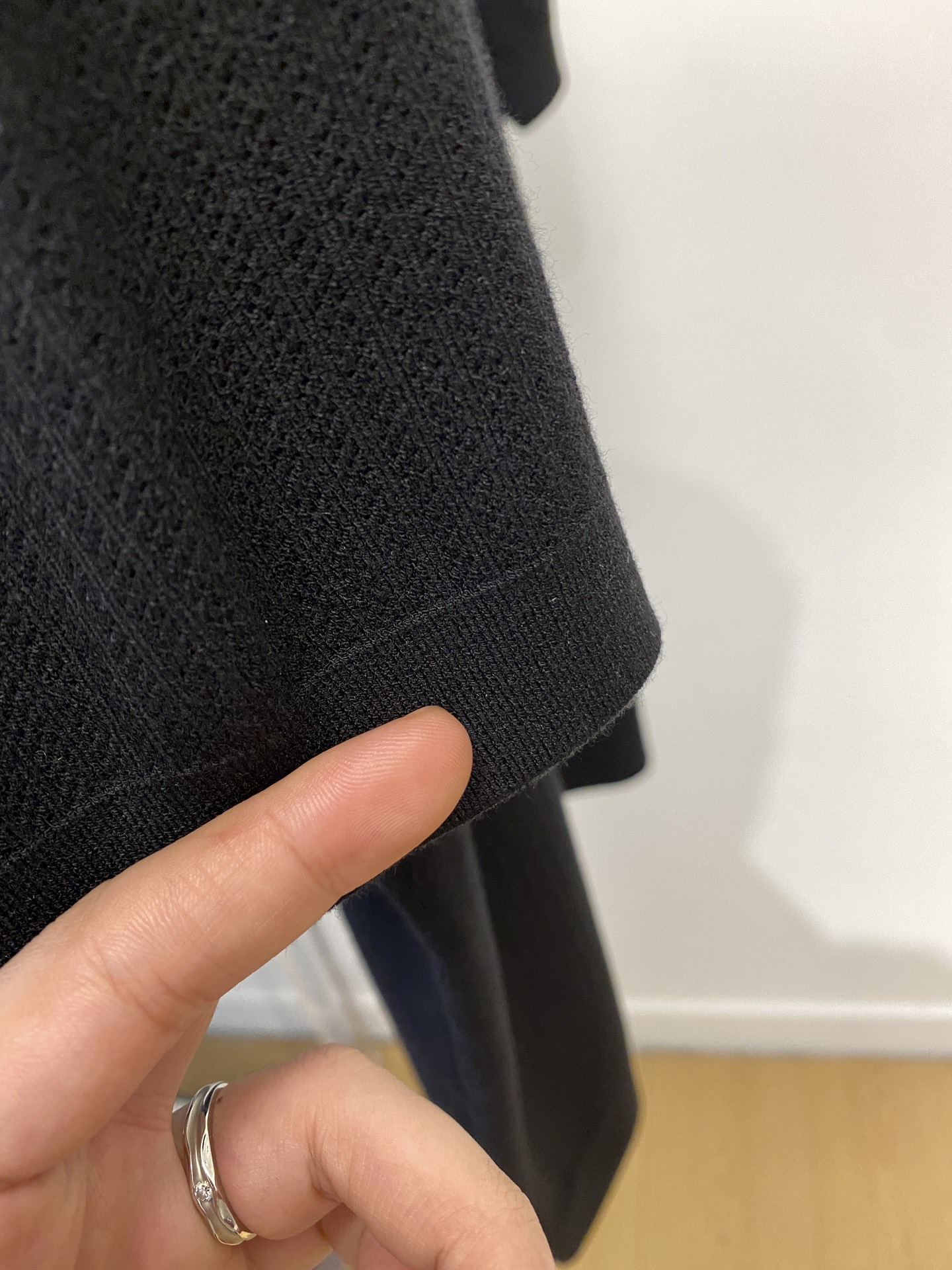 Brunello Cucinelli、2025最新款针织短袖T恤，帅气时尚，胸前精致刺绣图案logo，简