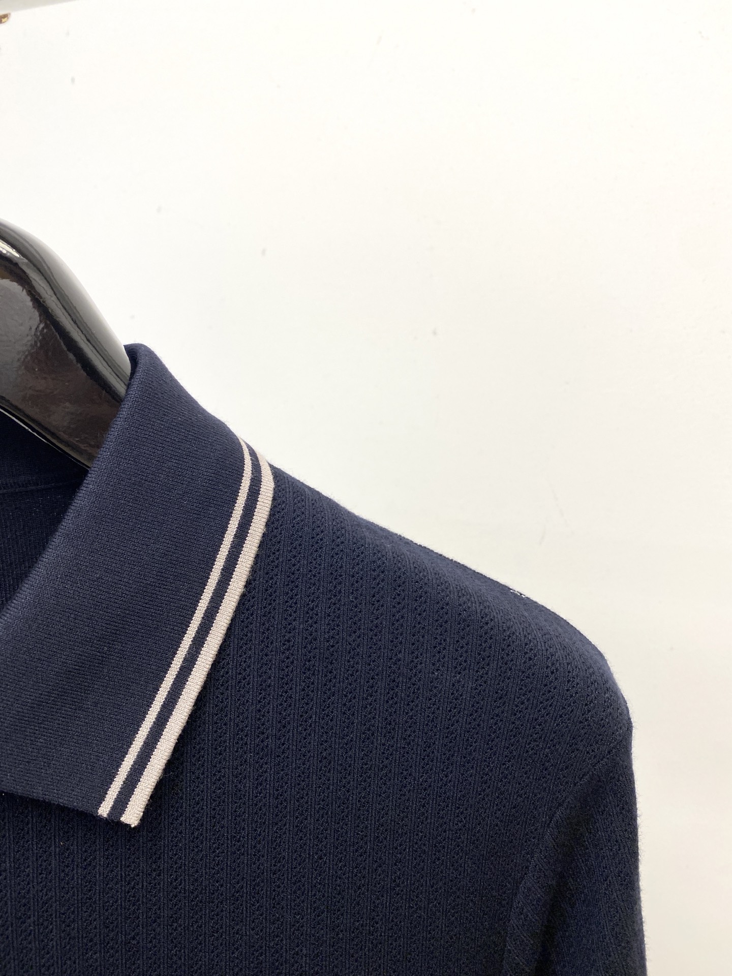 Brunello Cucinelli、2025最新款针织短袖T恤，帅气时尚，胸前精致刺绣图案logo，简