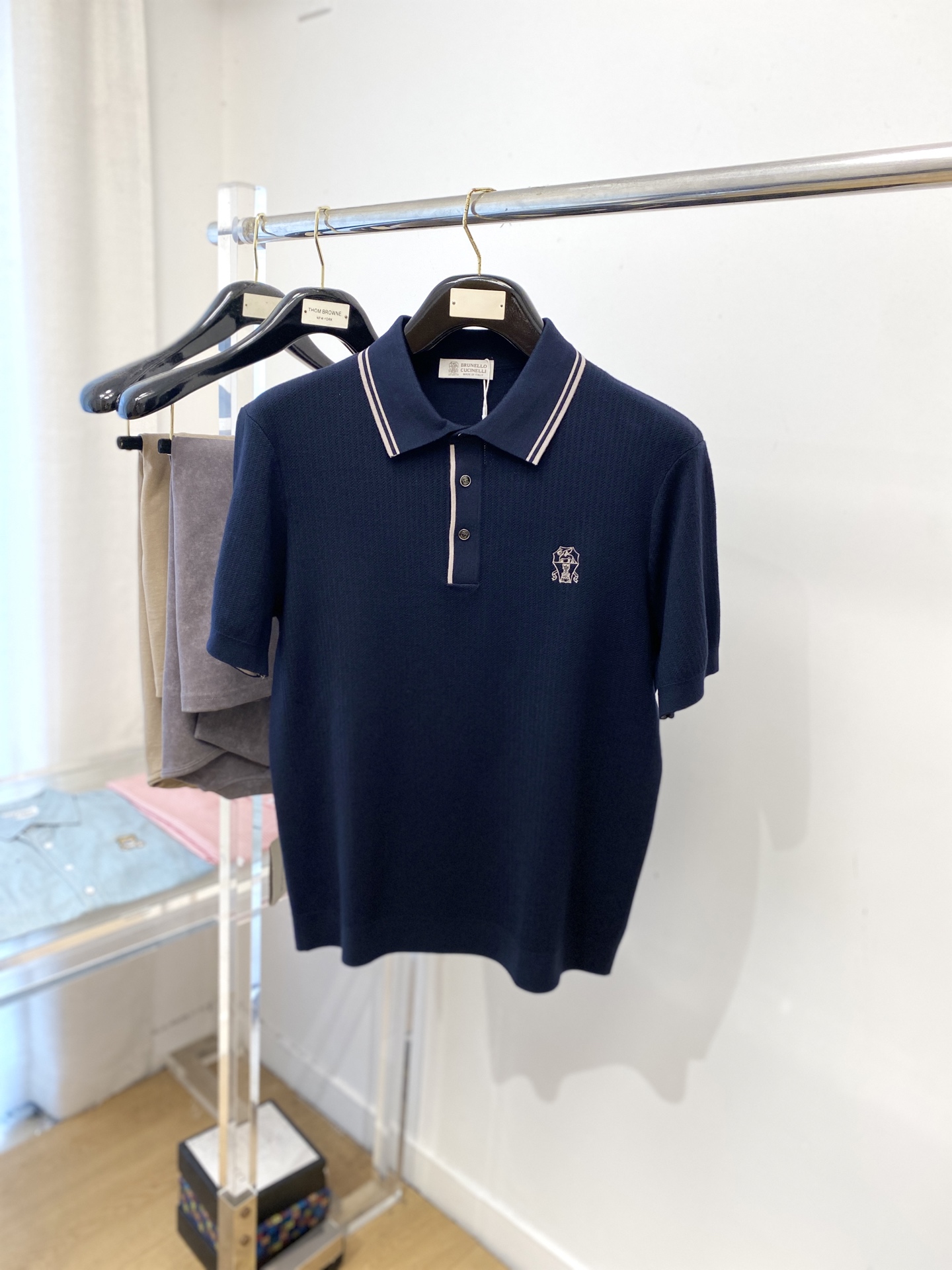 Brunello Cucinelli、2025最新款针织短袖T恤，帅气时尚，胸前精致刺绣图案logo，简