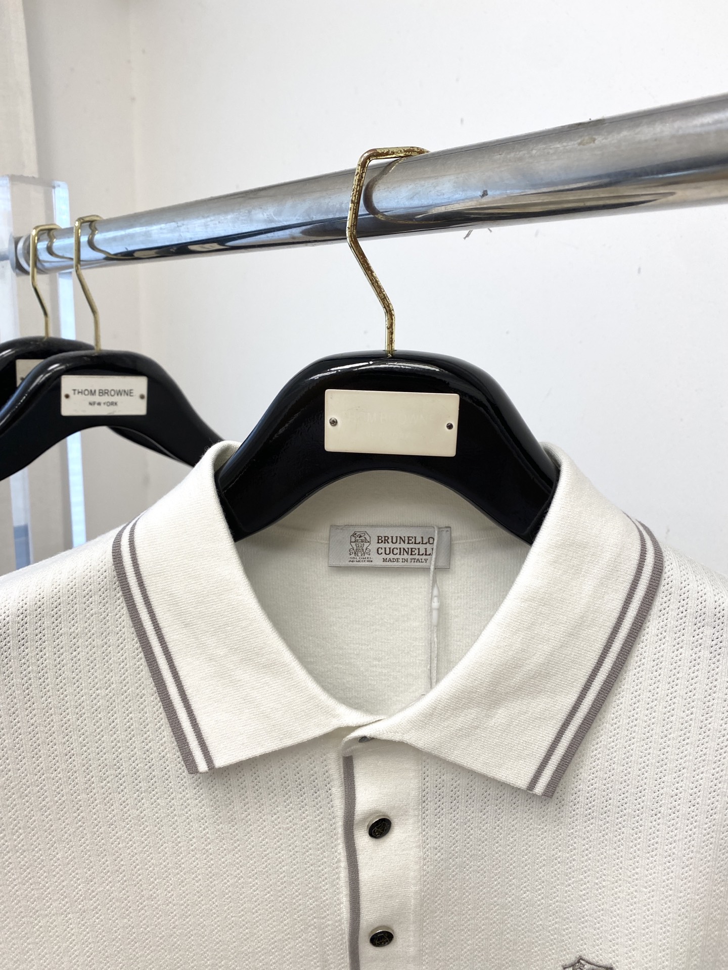 Brunello Cucinelli、2025最新款针织短袖T恤，帅气时尚，胸前精致刺绣图案logo，简