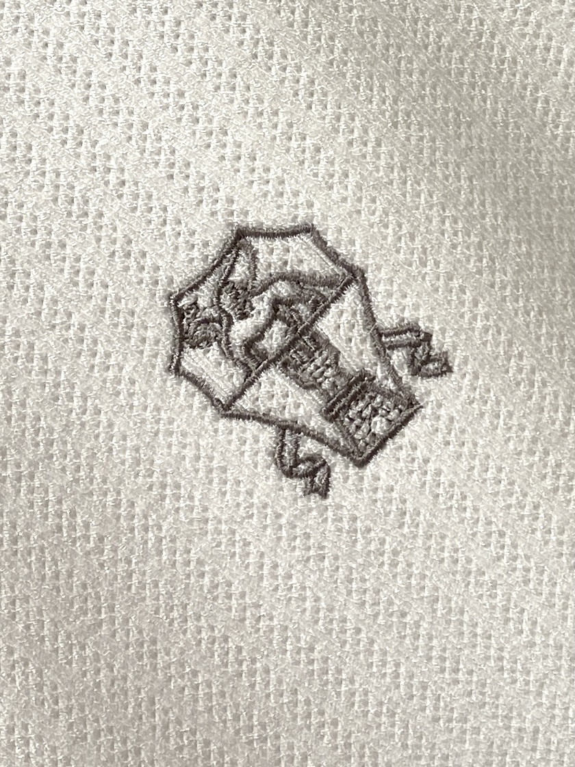 Brunello Cucinelli、2025最新款针织短袖T恤，帅气时尚，胸前精致刺绣图案logo，简