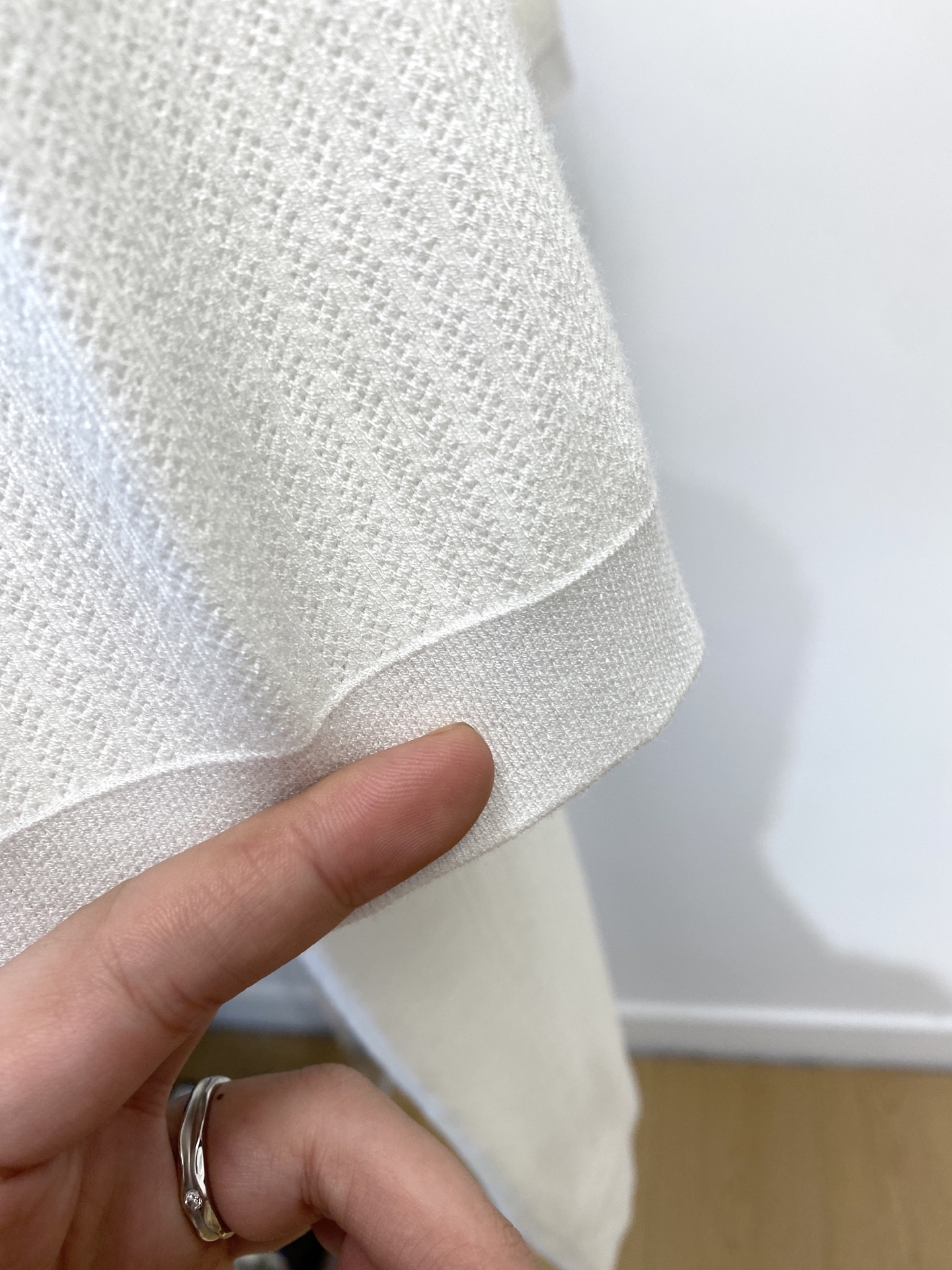 Brunello Cucinelli、2025最新款针织短袖T恤，帅气时尚，胸前精致刺绣图案logo，简