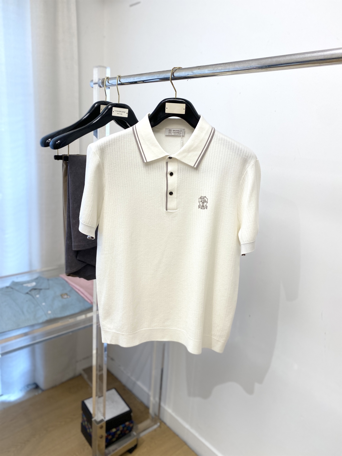 Brunello Cucinelli、2025最新款针织短袖T恤，帅气时尚，胸前精致刺绣图案logo，简