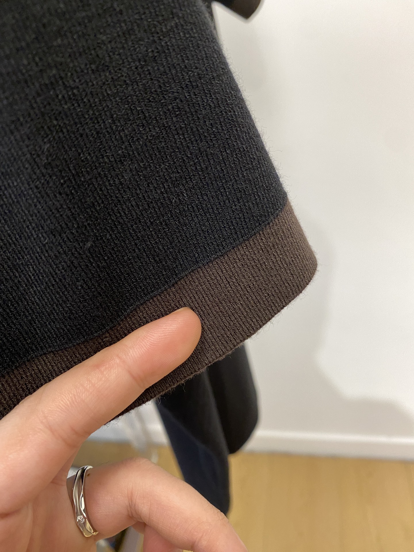 杰尼亚、2025最新款针织短袖T恤，帅气时尚，胸前精致刺绣图案logo，简约百搭款。面料棉 不仅挺括，保