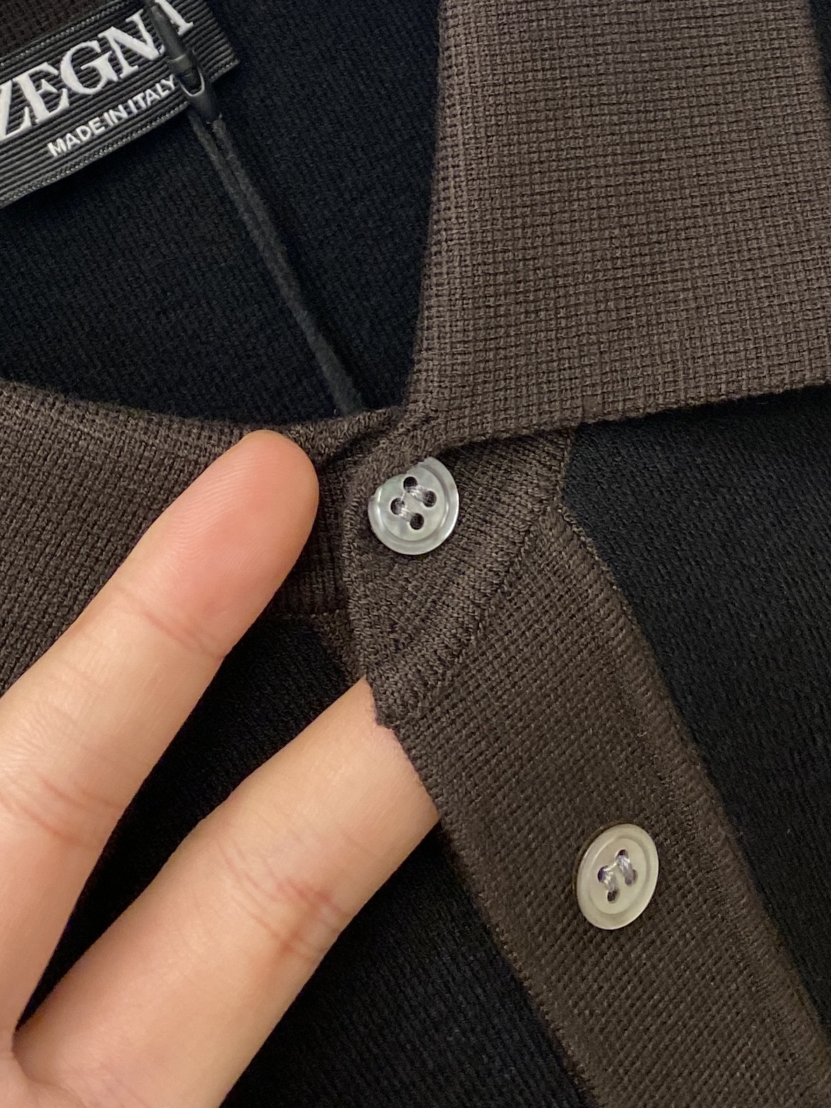 杰尼亚、2025最新款针织短袖T恤，帅气时尚，胸前精致刺绣图案logo，简约百搭款。面料棉 不仅挺括，保