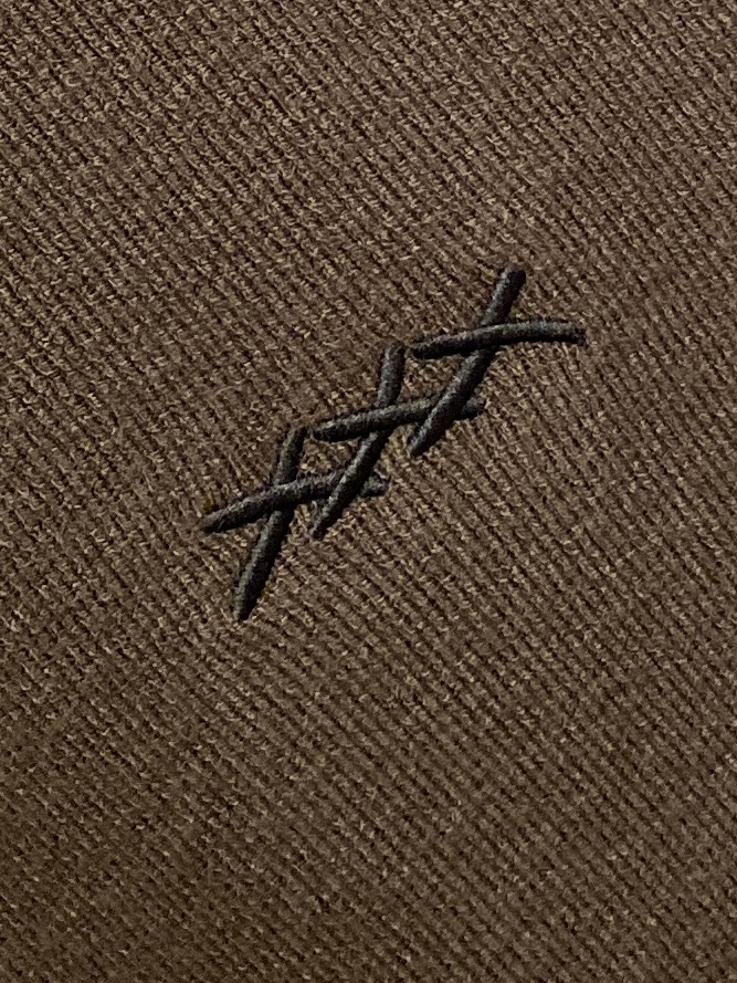 杰尼亚、2025最新款针织短袖T恤，帅气时尚，胸前精致刺绣图案logo，简约百搭款。面料棉 不仅挺括，保