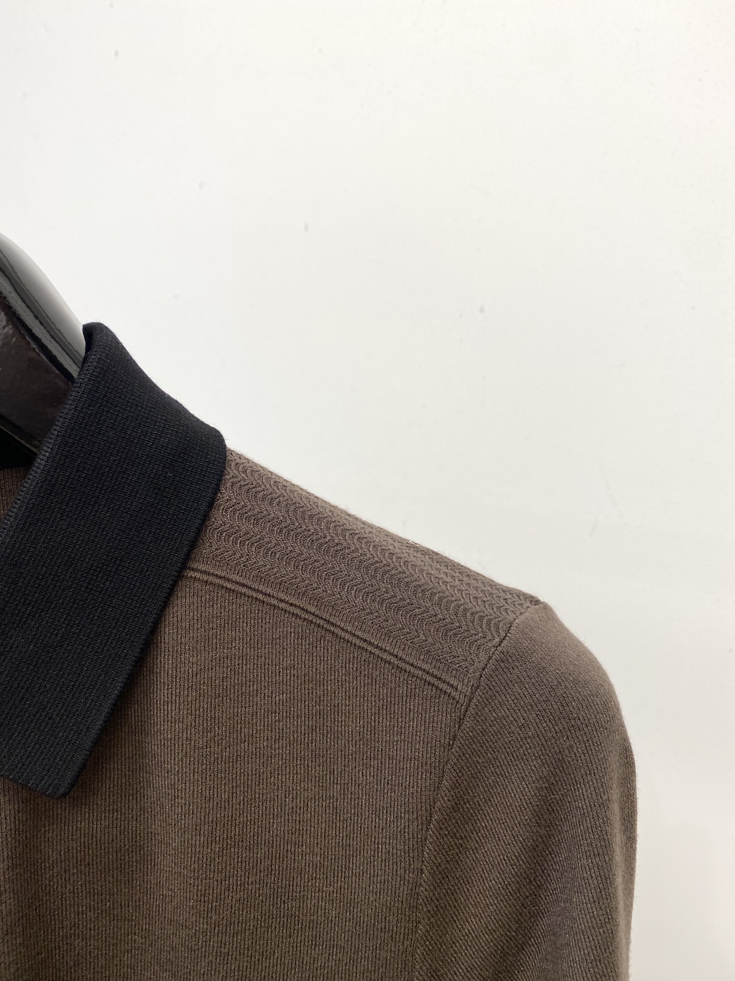 杰尼亚、2025最新款针织短袖T恤，帅气时尚，胸前精致刺绣图案logo，简约百搭款。面料棉 不仅挺括，保