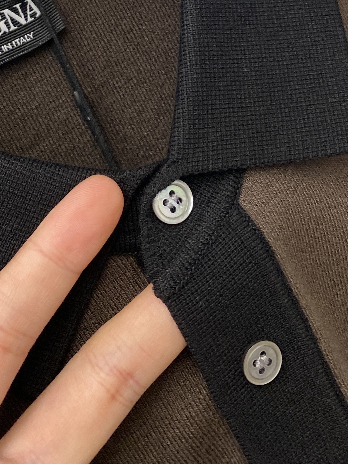 杰尼亚、2025最新款针织短袖T恤，帅气时尚，胸前精致刺绣图案logo，简约百搭款。面料棉 不仅挺括，保