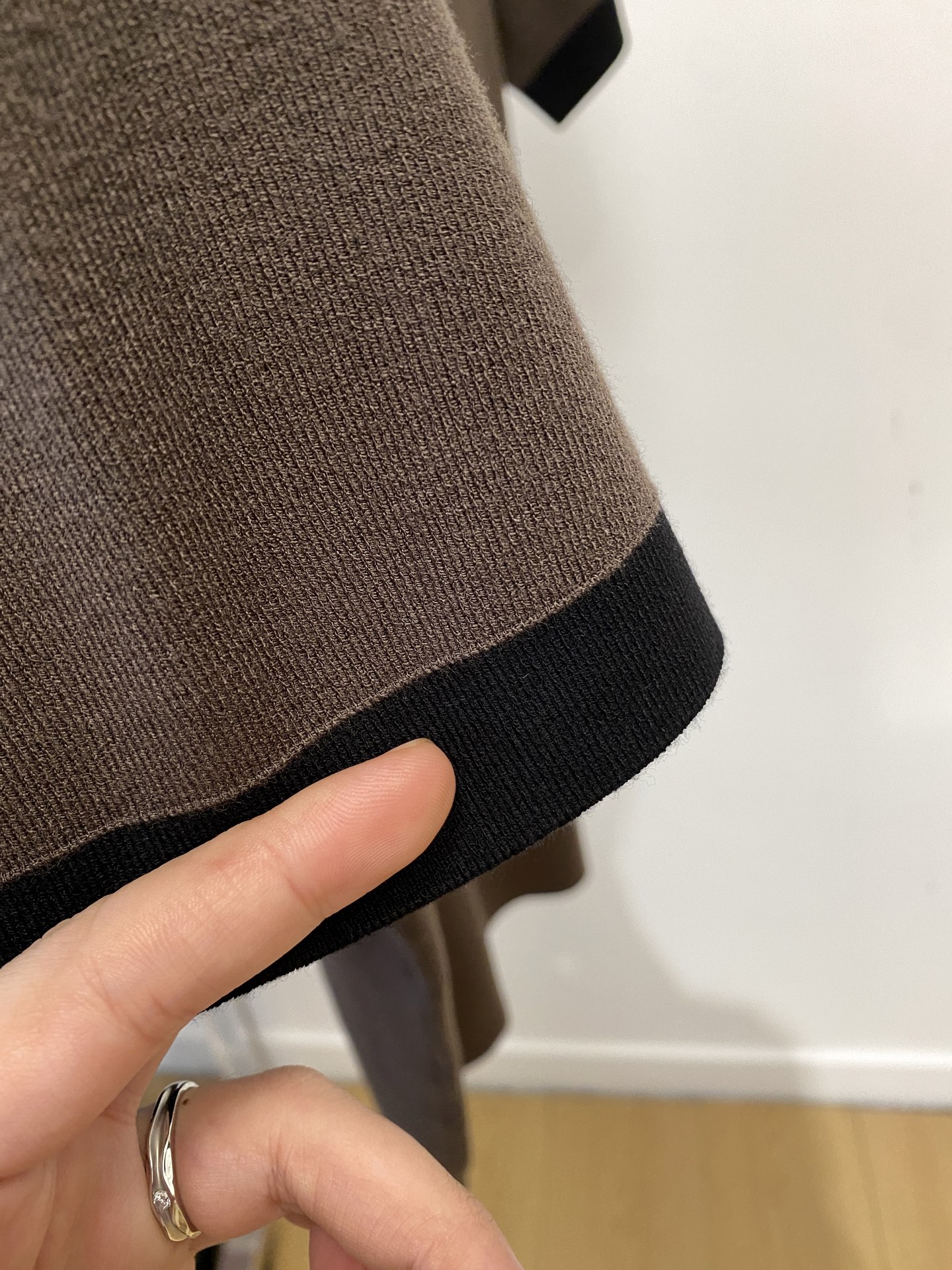 杰尼亚、2025最新款针织短袖T恤，帅气时尚，胸前精致刺绣图案logo，简约百搭款。面料棉 不仅挺括，保