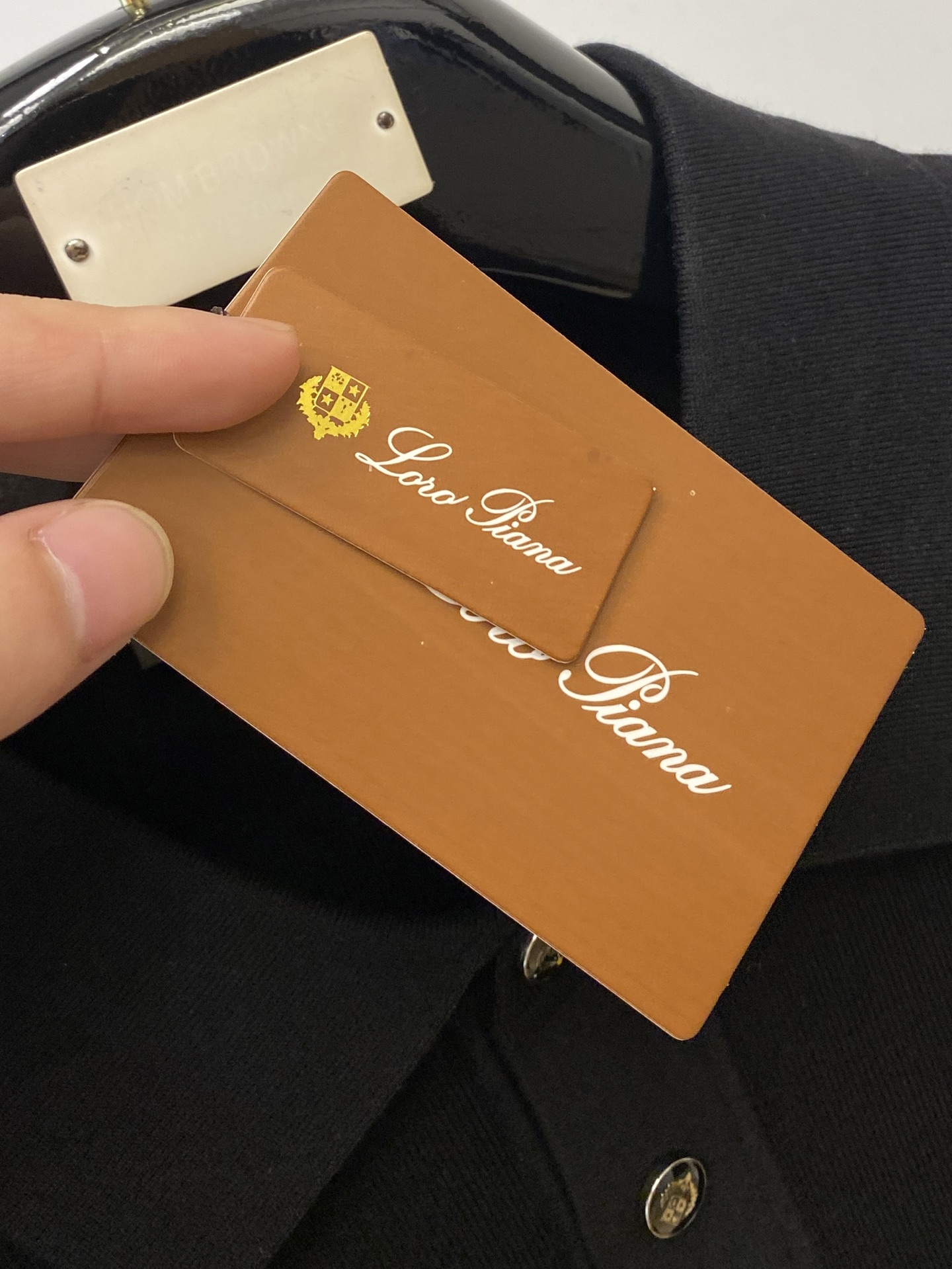 lP🆕、2025最新款针织短袖T恤，帅气时尚，胸前精致刺绣字母logo，简约百搭款。面料棉 不仅挺括，保