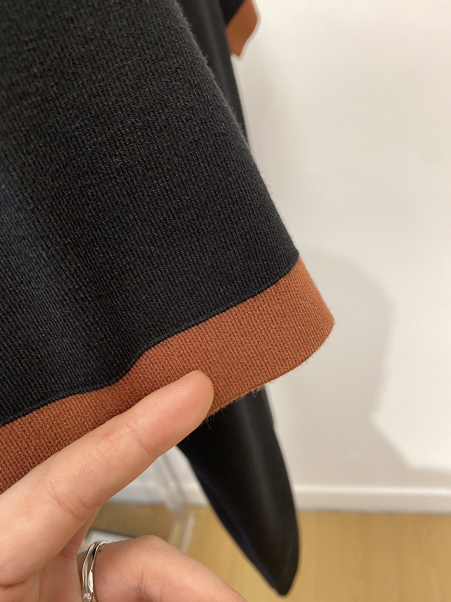 lP🆕、2025最新款针织短袖T恤，帅气时尚，胸前精致刺绣字母logo，简约百搭款。面料棉 不仅挺括，保