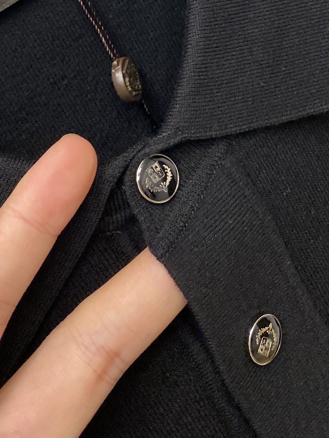 lP🆕、2025最新款针织短袖T恤，帅气时尚，胸前精致刺绣字母logo，简约百搭款。面料棉 不仅挺括，保