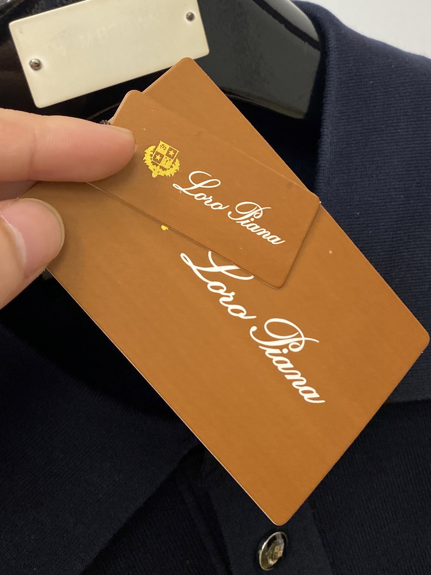 lP🆕、2025最新款针织短袖T恤，帅气时尚，胸前精致刺绣字母logo，简约百搭款。面料棉 不仅挺括，保