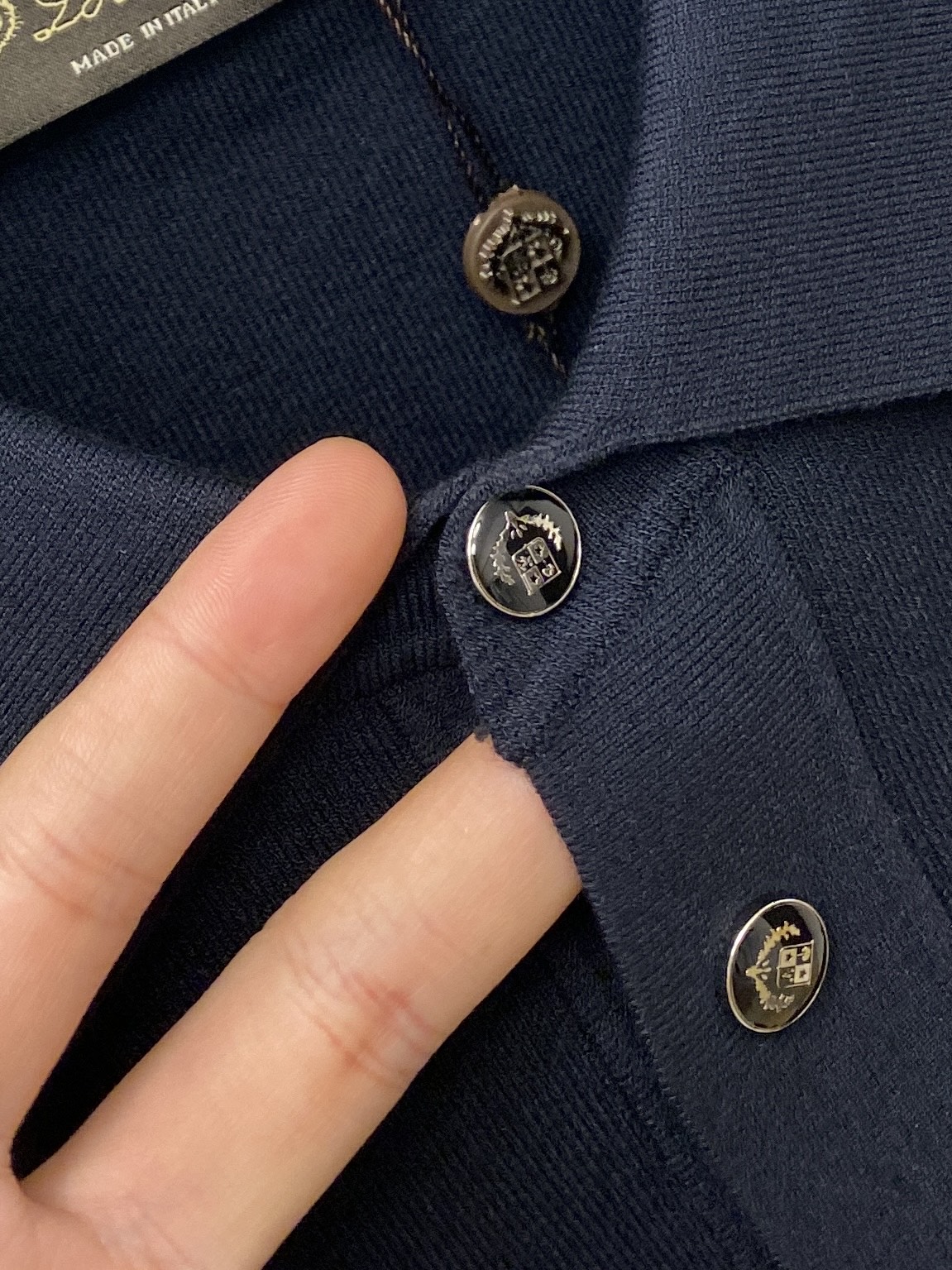 lP🆕、2025最新款针织短袖T恤，帅气时尚，胸前精致刺绣字母logo，简约百搭款。面料棉 不仅挺括，保