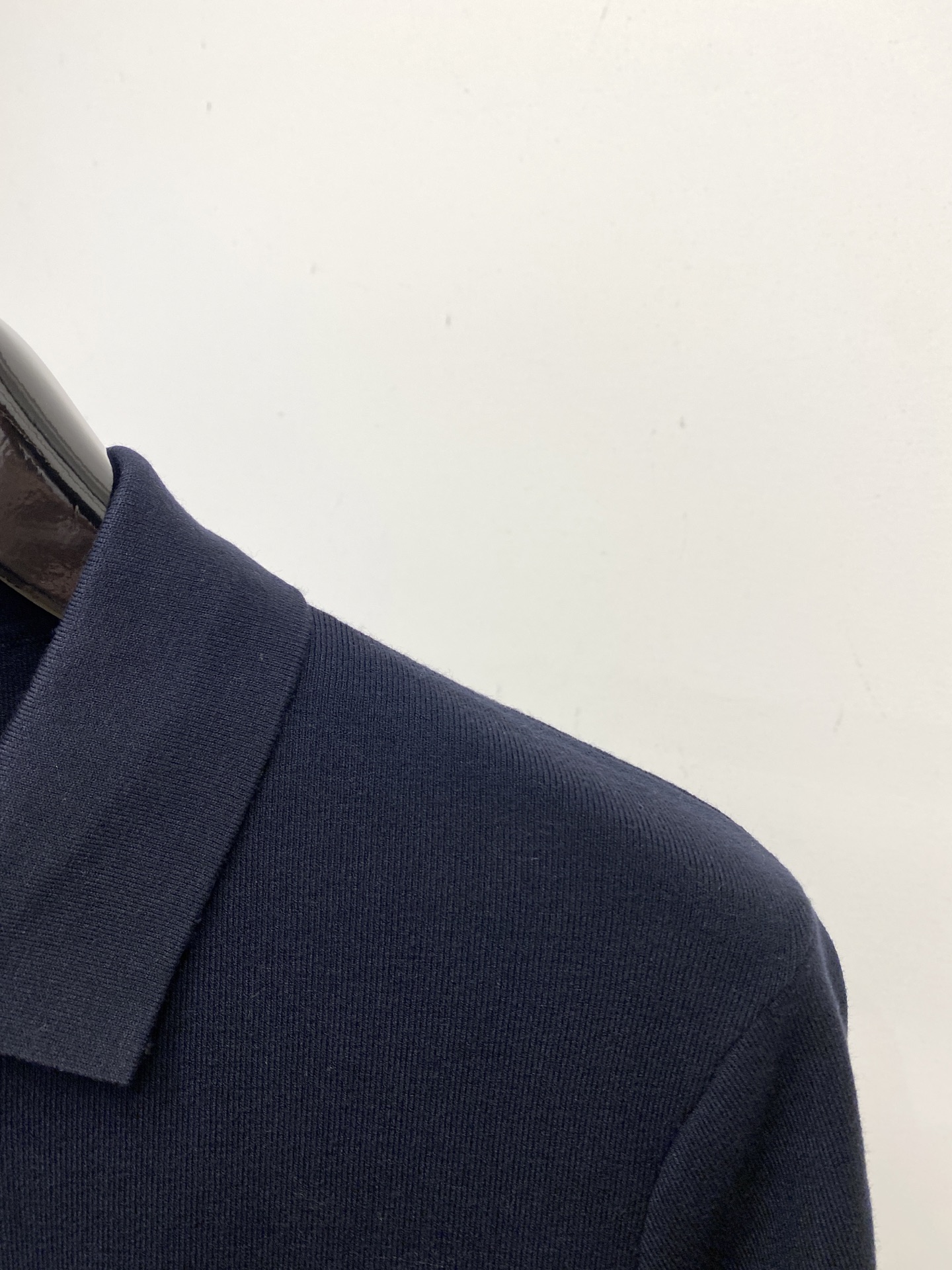 lP🆕、2025最新款针织短袖T恤，帅气时尚，胸前精致刺绣字母logo，简约百搭款。面料棉 不仅挺括，保