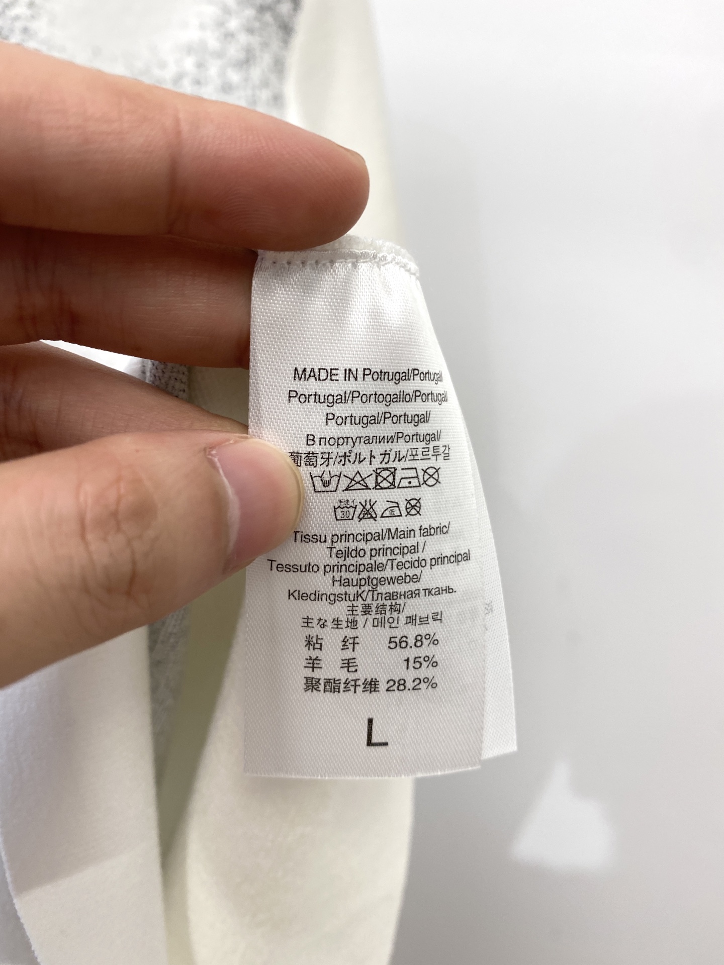 巴黎世家、2025最新款针织短袖T恤，帅气时尚，胸口设计凹凸图案字母logo，简约百搭款。面料棉 不仅挺