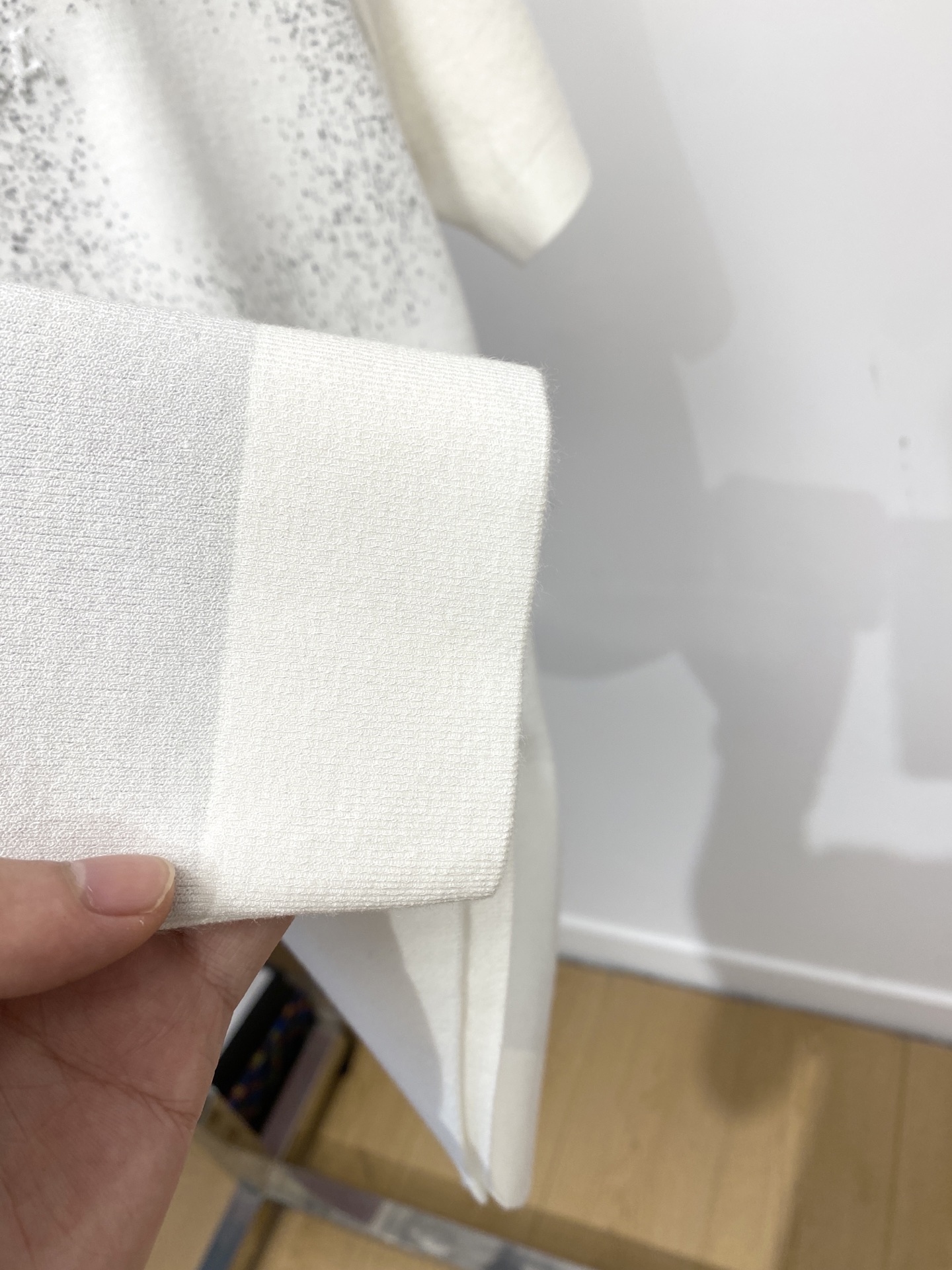 巴黎世家、2025最新款针织短袖T恤，帅气时尚，胸口设计凹凸图案字母logo，简约百搭款。面料棉 不仅挺