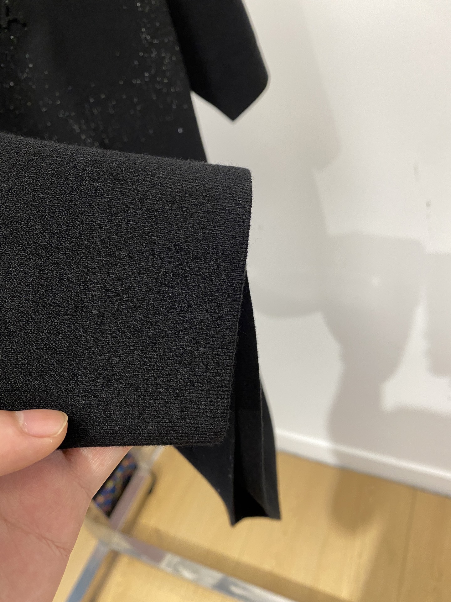 巴黎世家、2025最新款针织短袖T恤，帅气时尚，胸口设计凹凸图案字母logo，简约百搭款。面料棉 不仅挺