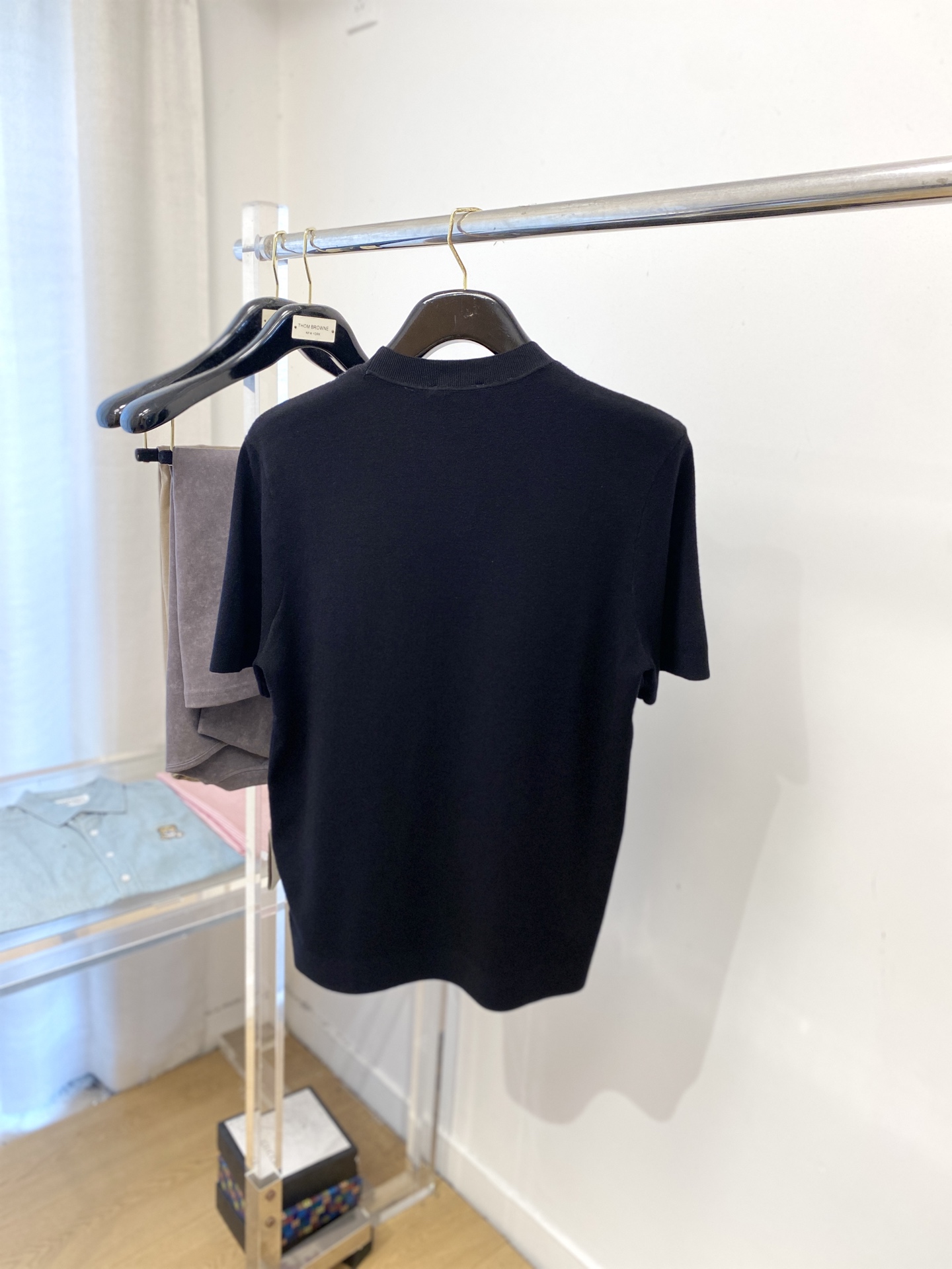 巴黎世家、2025最新款针织短袖T恤，帅气时尚，胸口设计凹凸图案字母logo，简约百搭款。面料棉 不仅挺