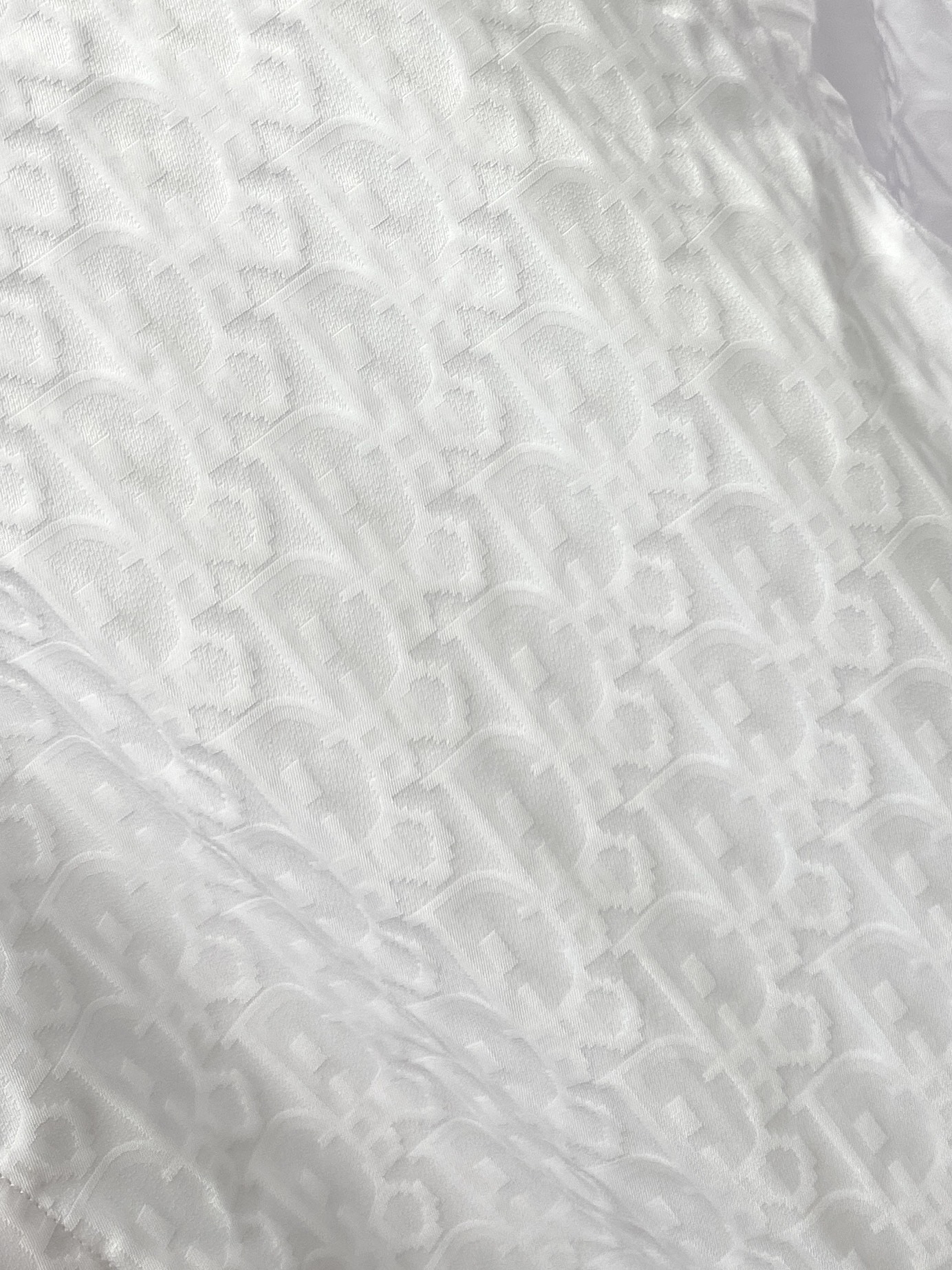 ￼ 迪奥、2025新品衬衫，时尚帅气，简约百搭款，定制原版面料，不仅挺括，保持潮流的廓形，又穿着舒适，纱