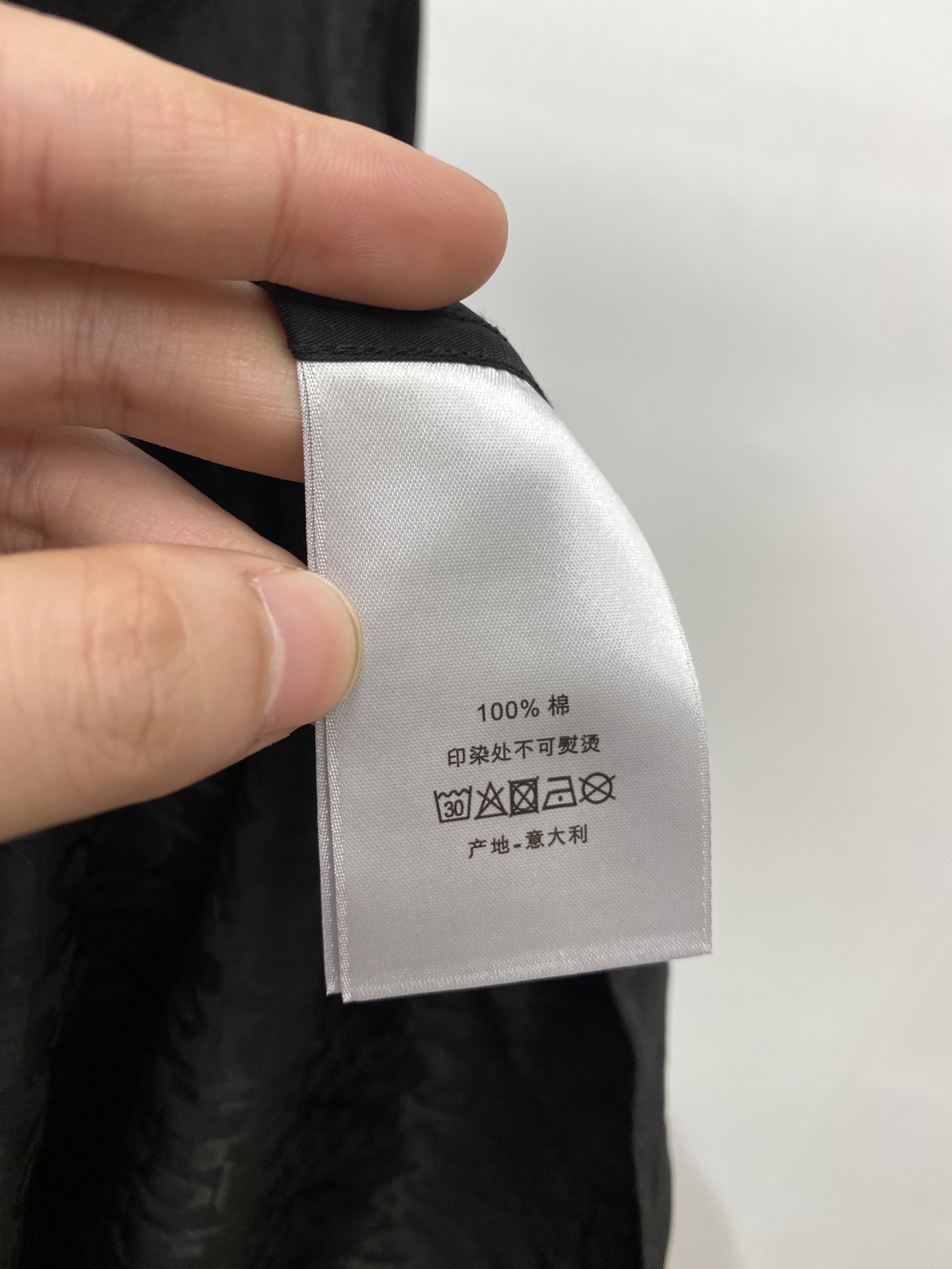 迪奥、2025新品衬衫，时尚帅气，简约百搭款，定制原版面料，不仅挺括，保持潮流的廓形，又穿着舒适，纱织更