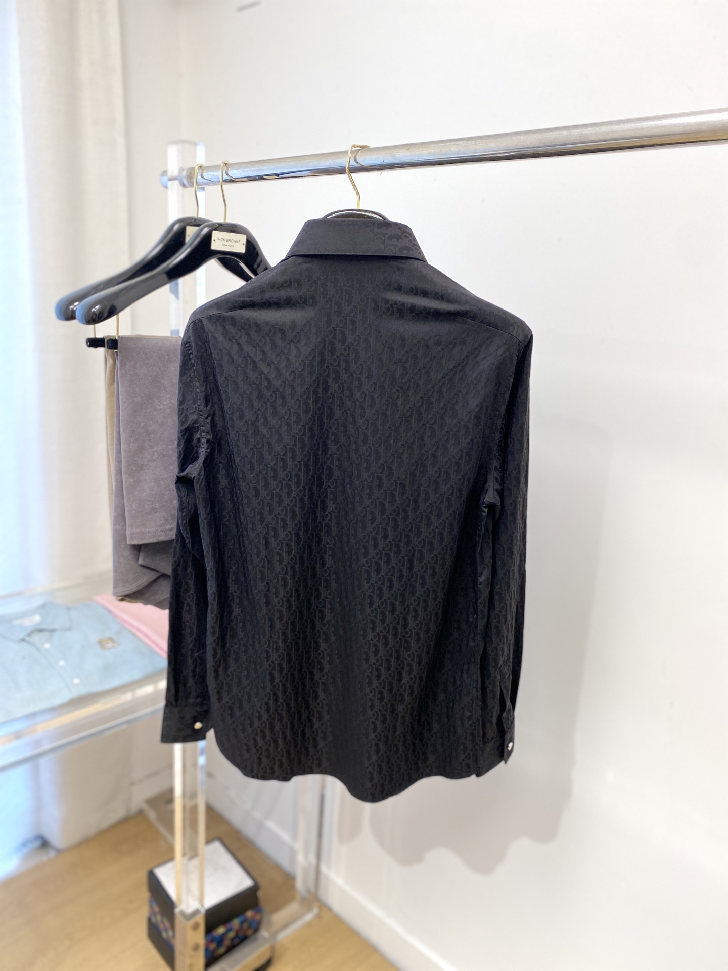 迪奥、2025新品衬衫，时尚帅气，简约百搭款，定制原版面料，不仅挺括，保持潮流的廓形，又穿着舒适，纱织更