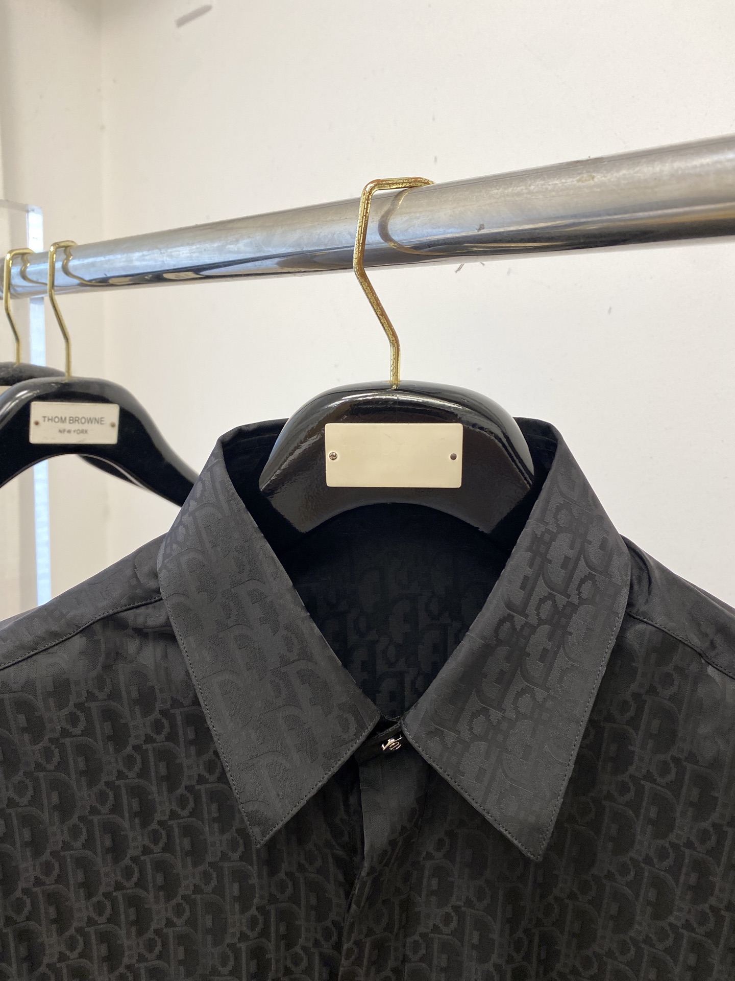 迪奥、2025新品衬衫，时尚帅气，简约百搭款，定制原版面料，不仅挺括，保持潮流的廓形，又穿着舒适，纱织更