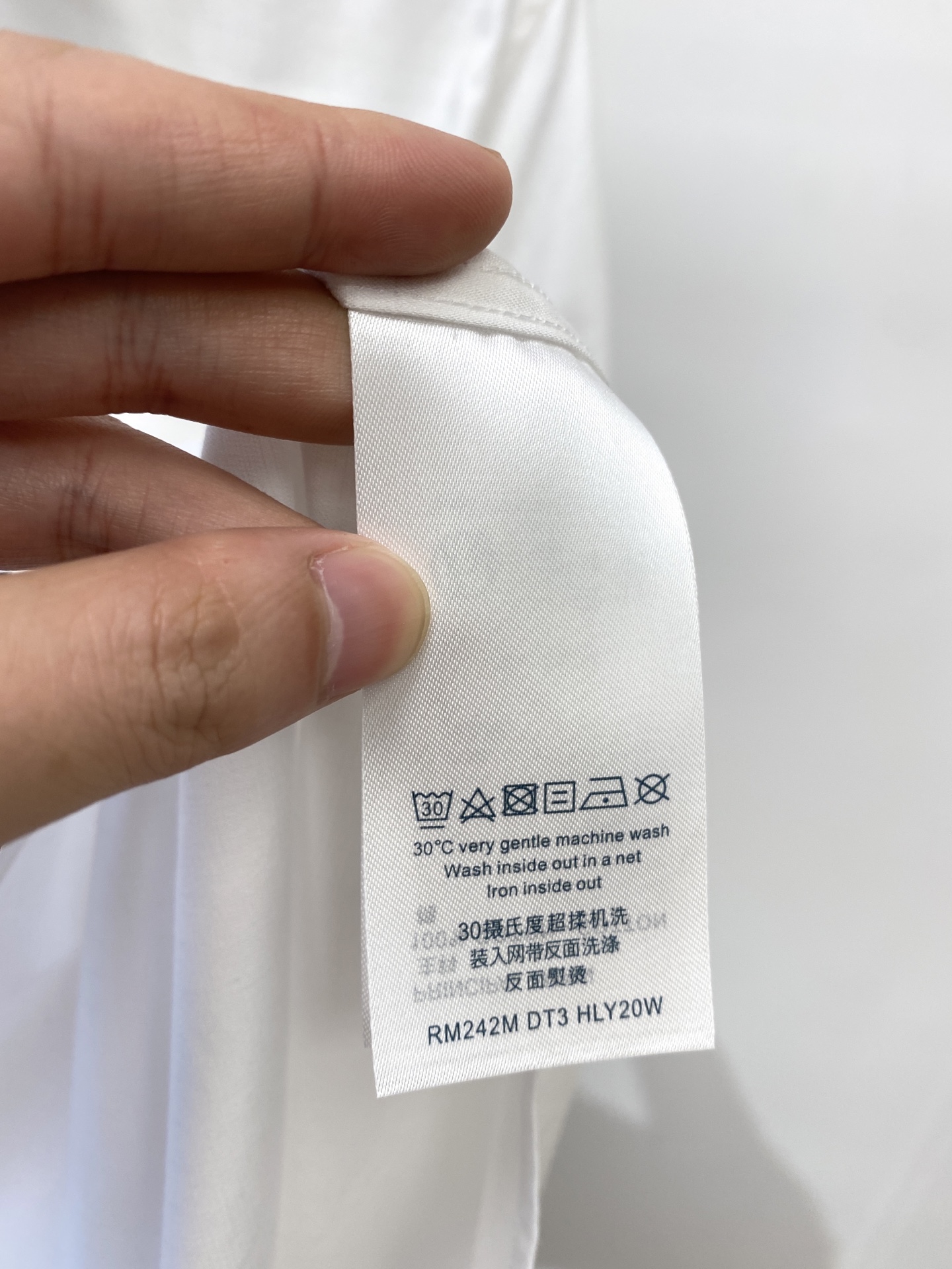 路易威登、2025新品衬衫，时尚帅气，简约百搭款，定制原版面料，不仅挺括，保持潮流的廓形，又穿着舒适，纱