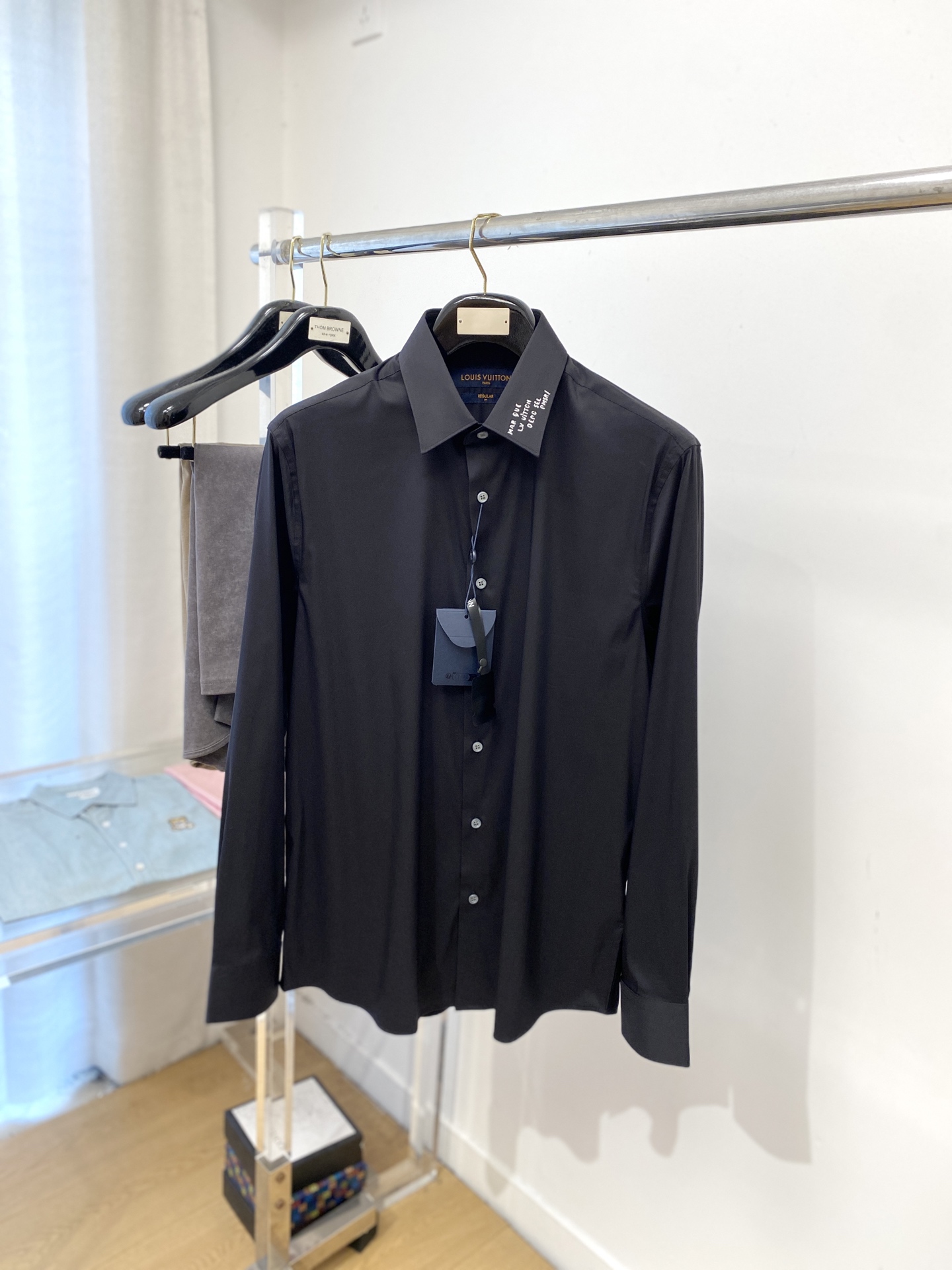 路易威登、2025新品衬衫，时尚帅气，简约百搭款，定制原版面料，不仅挺括，保持潮流的廓形，又穿着舒适，纱