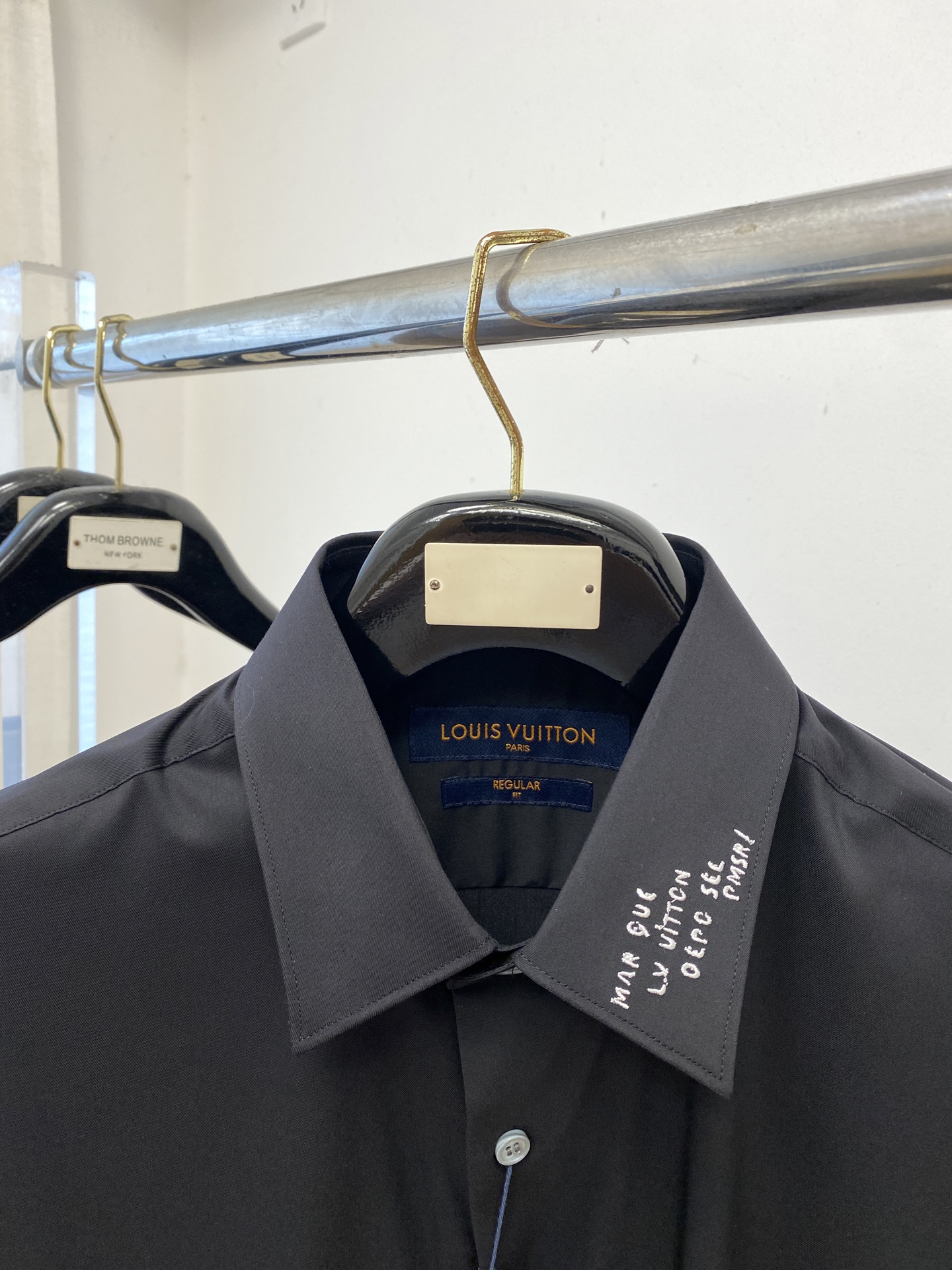 路易威登、2025新品衬衫，时尚帅气，简约百搭款，定制原版面料，不仅挺括，保持潮流的廓形，又穿着舒适，纱