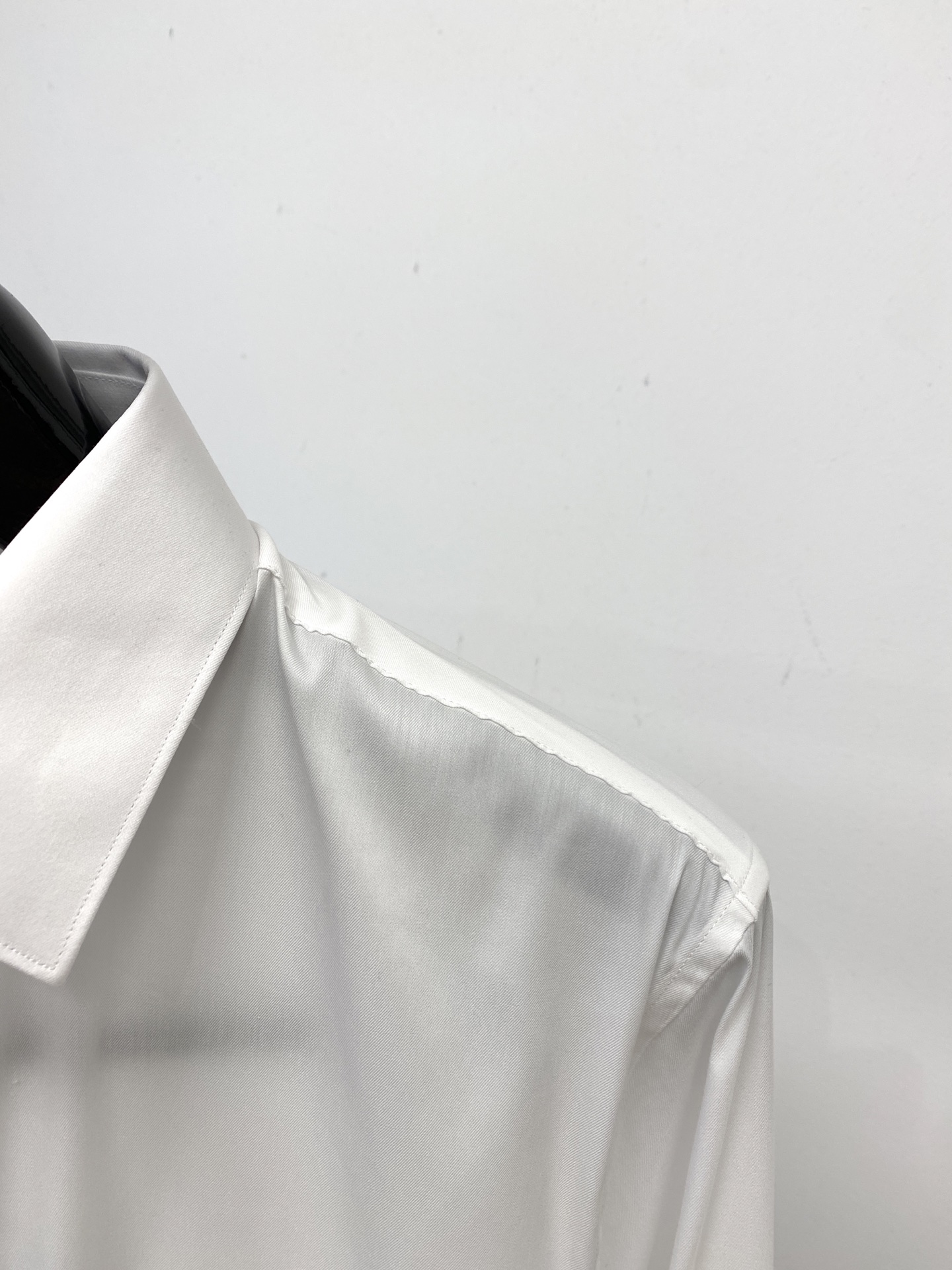 Buomi 时尚潮牌、2025新品衬衫，时尚帅气，简约百搭款，定制原版面料，不仅挺括，保持潮流的廓形，又