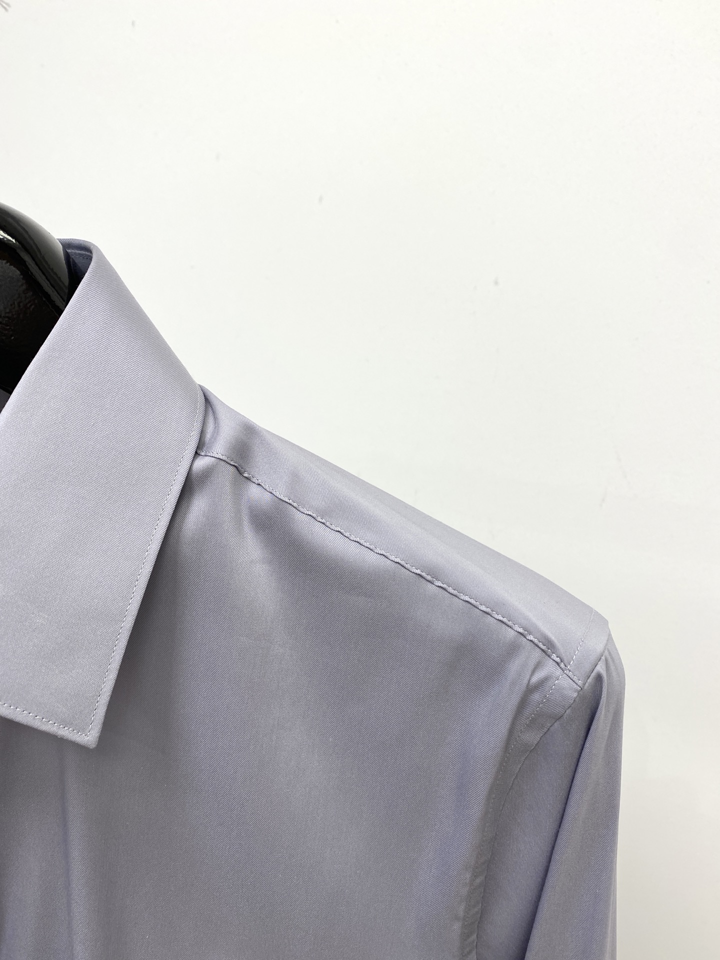 Buomi 时尚潮牌、2025新品衬衫，时尚帅气，简约百搭款，定制原版面料，不仅挺括，保持潮流的廓形，又