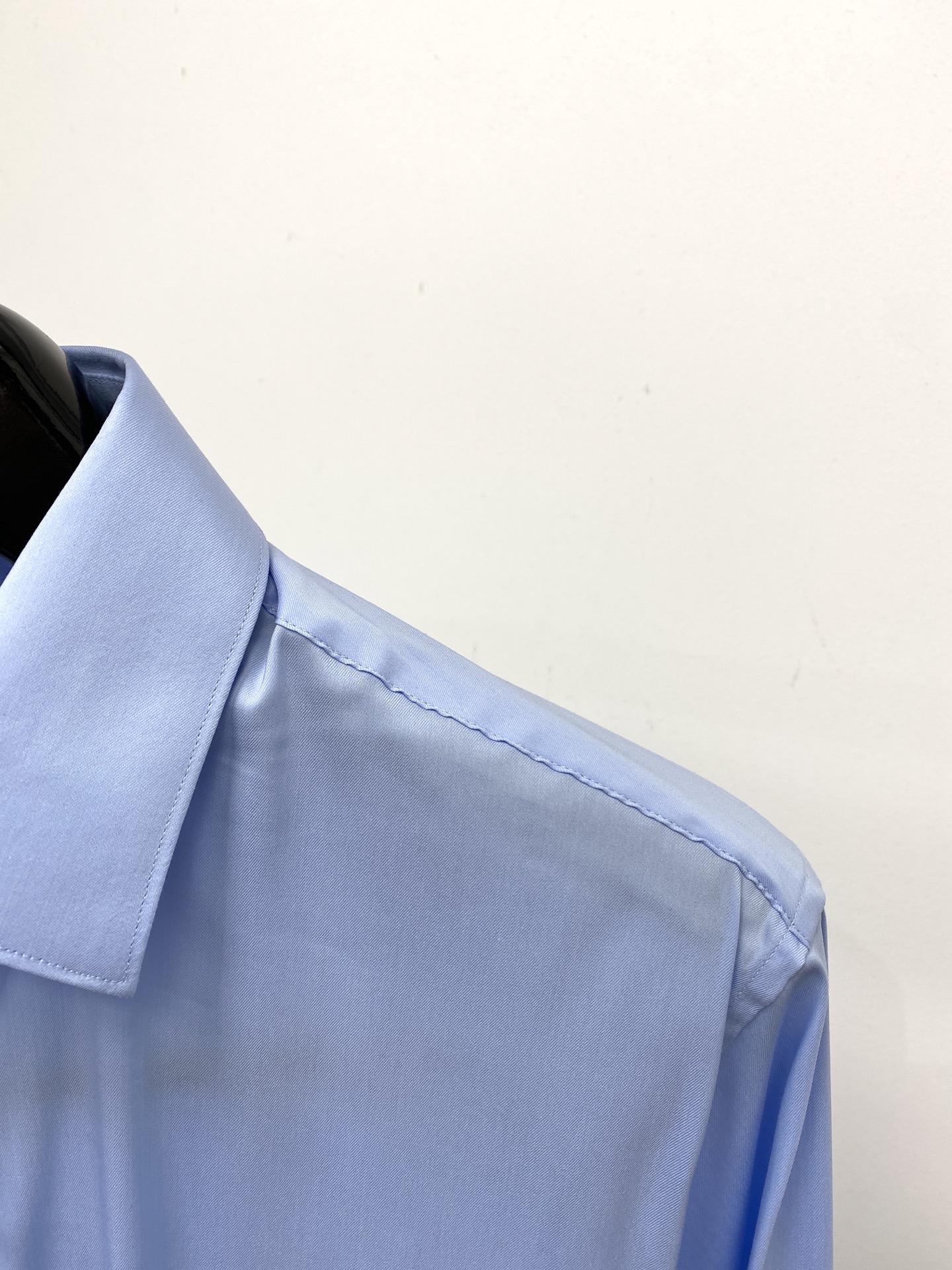 Buomi 时尚潮牌、2025新品衬衫，时尚帅气，简约百搭款，定制原版面料，不仅挺括，保持潮流的廓形，又