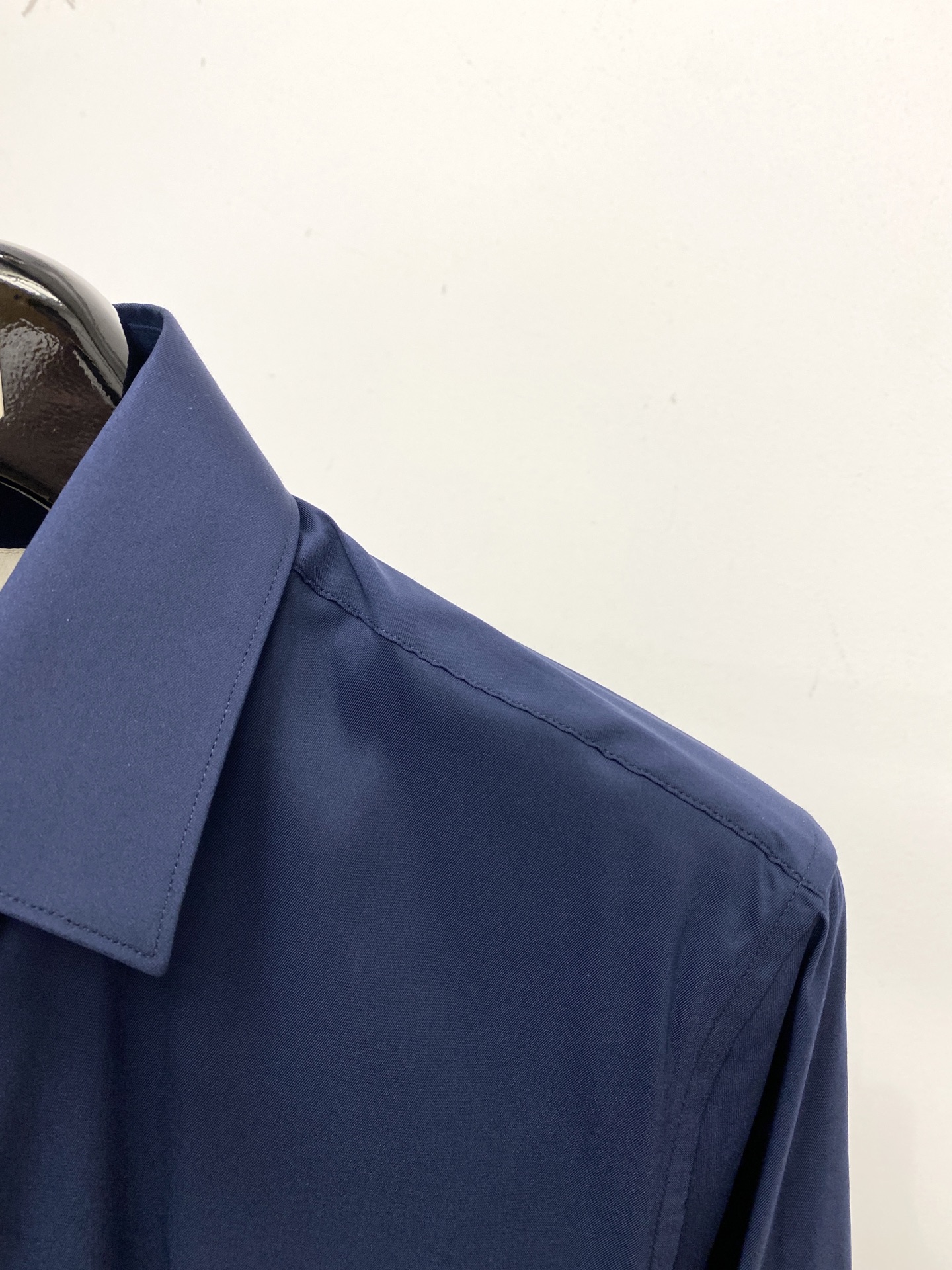 Buomi 时尚潮牌、2025新品衬衫，时尚帅气，简约百搭款，定制原版面料，不仅挺括，保持潮流的廓形，又