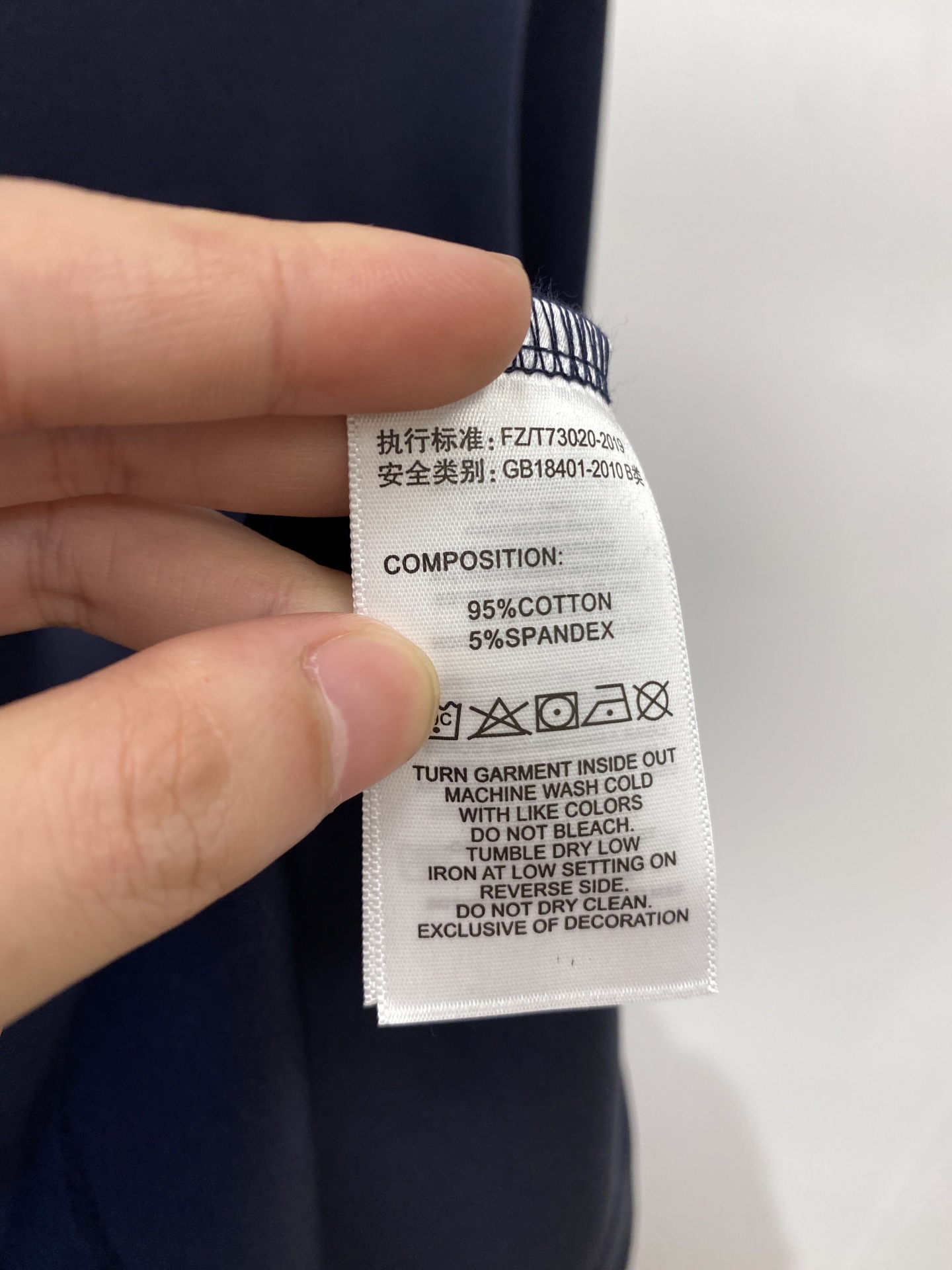 ￼ Brunello Cucinelli、2025最新款长袖，帅气时尚，胸前精致刺绣图案logo，简约百