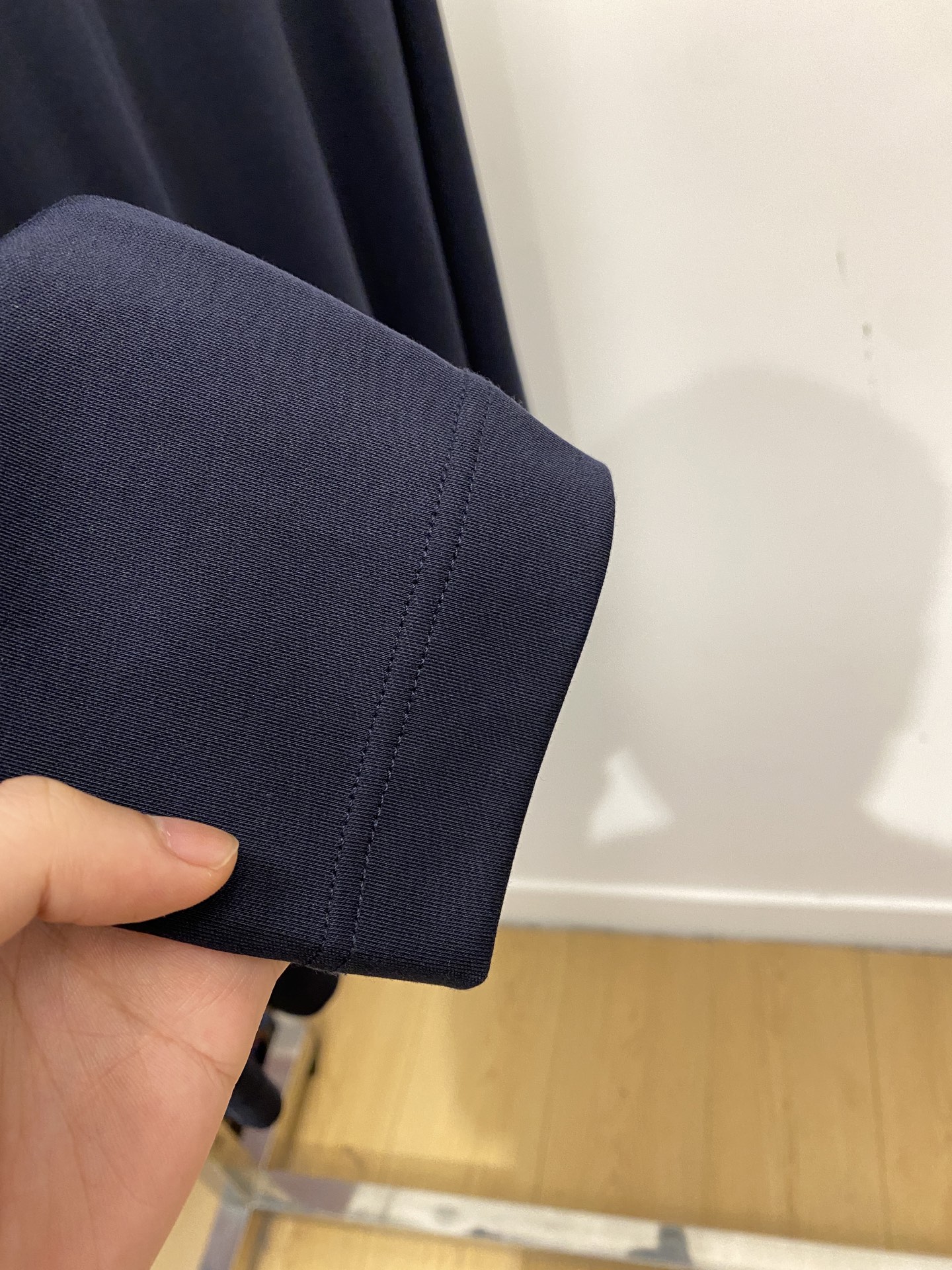 ￼ Brunello Cucinelli、2025最新款长袖，帅气时尚，胸前精致刺绣图案logo，简约百