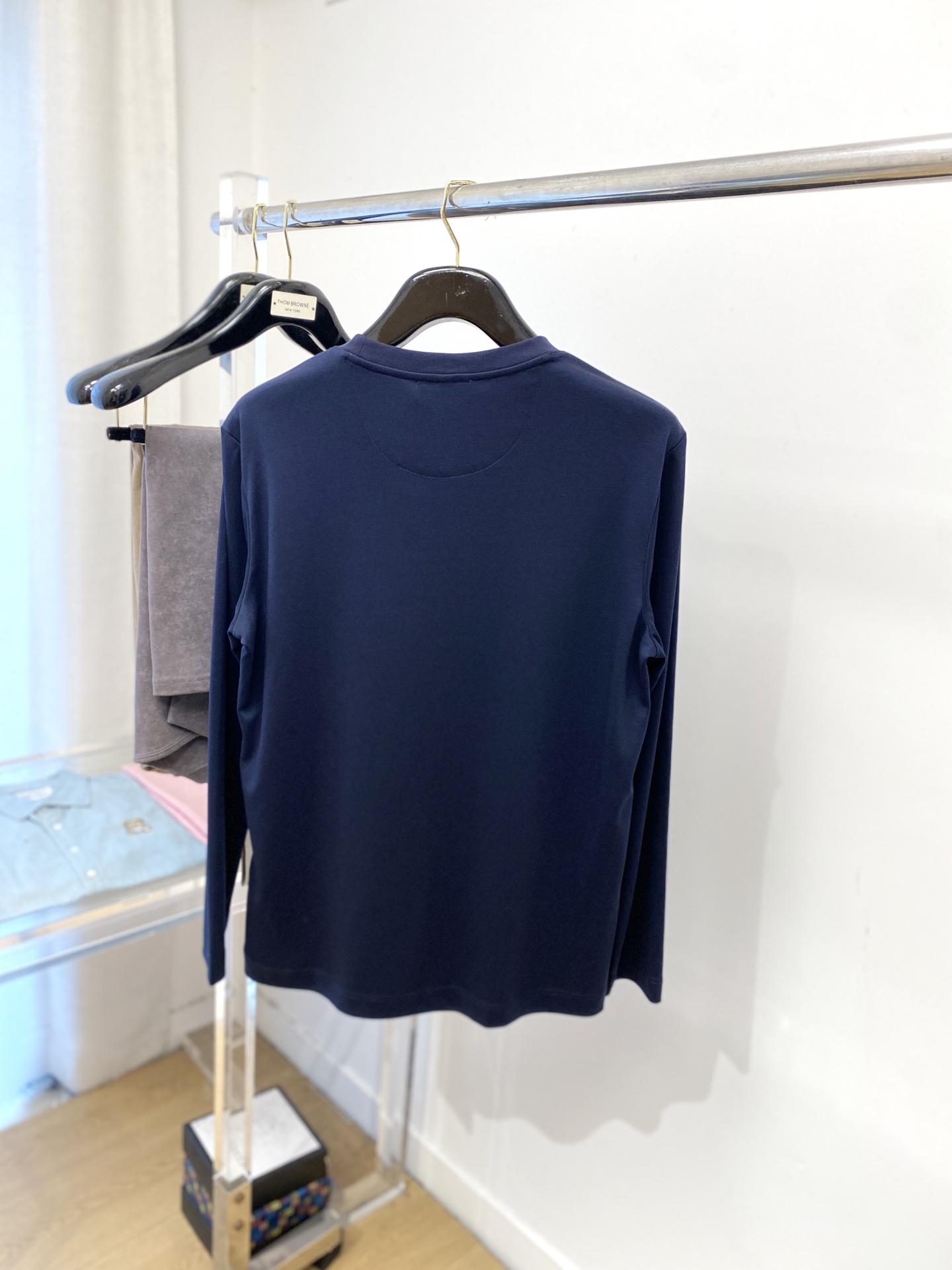 ￼ Brunello Cucinelli、2025最新款长袖，帅气时尚，胸前精致刺绣图案logo，简约百