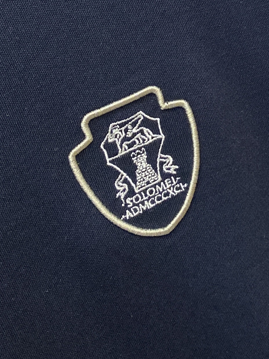 ￼ Brunello Cucinelli、2025最新款长袖，帅气时尚，胸前精致刺绣图案logo，简约百