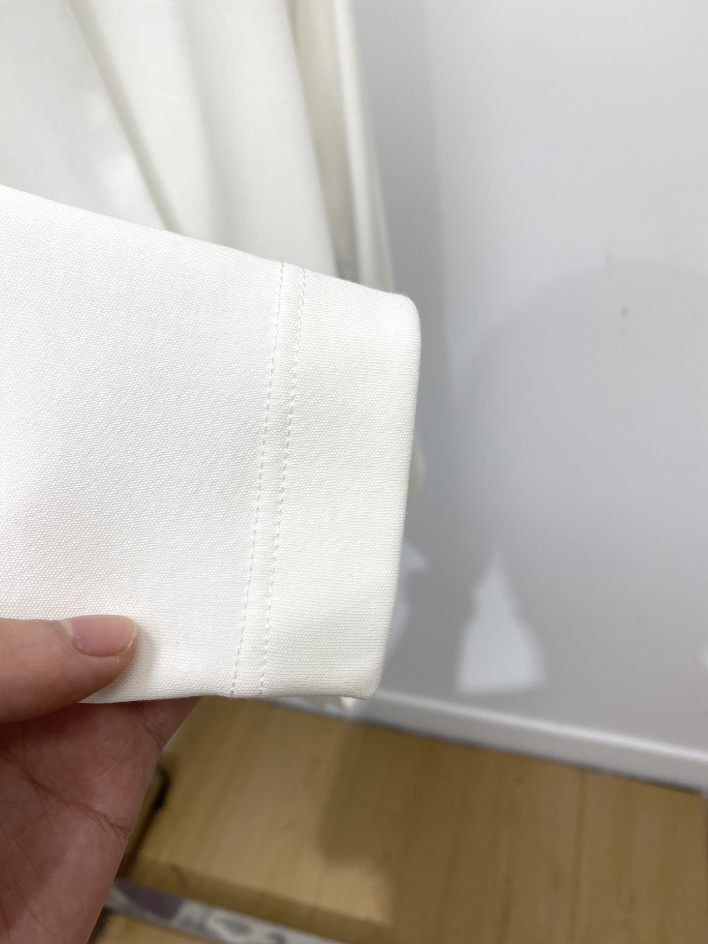 Brunello Cucinelli、2025最新款长袖，帅气时尚，胸前精致刺绣图案logo，简约百搭款