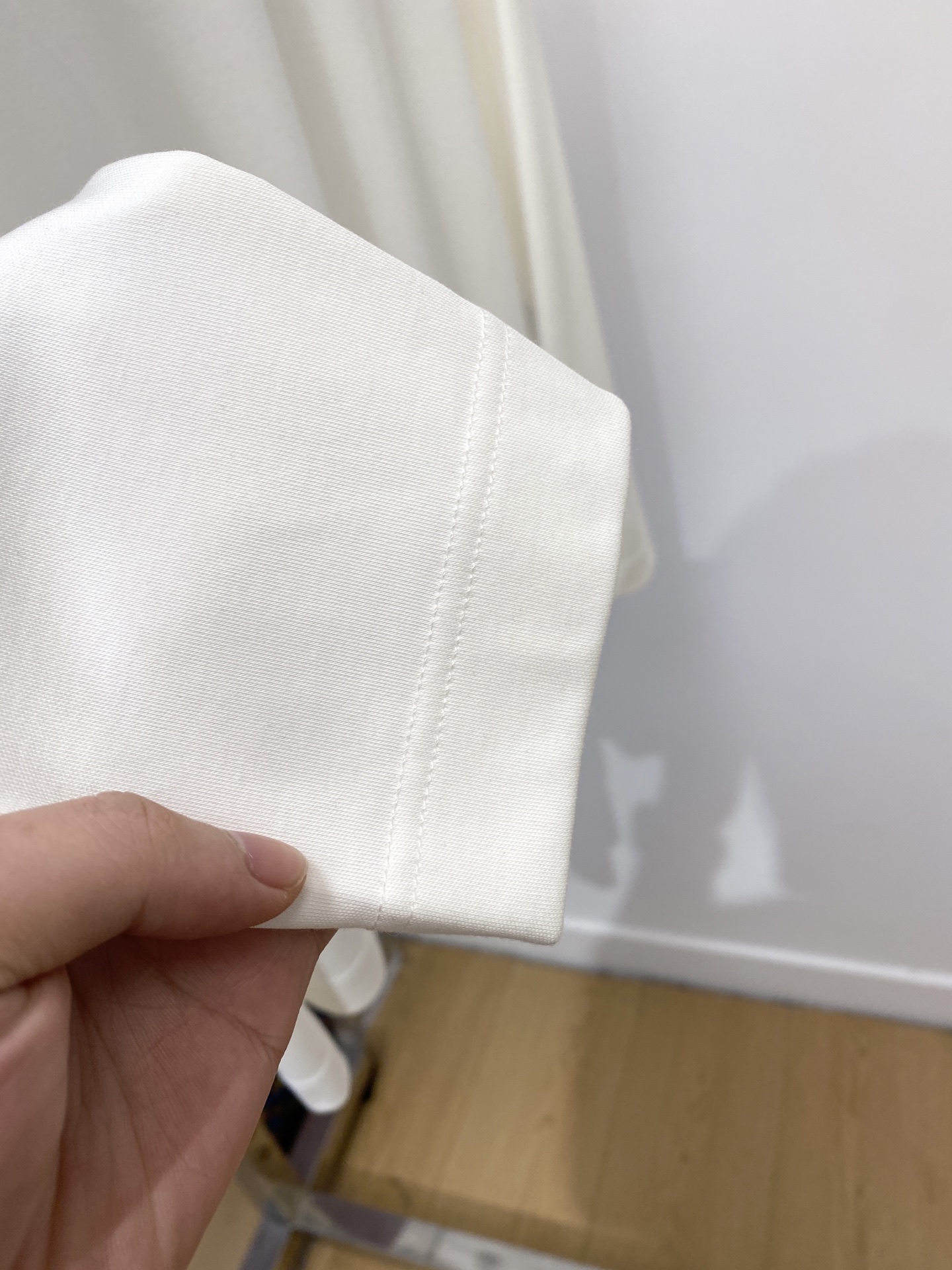 Brunello Cucinelli、2025最新款长袖，帅气时尚，胸前精致刺绣图案logo，简约百搭款