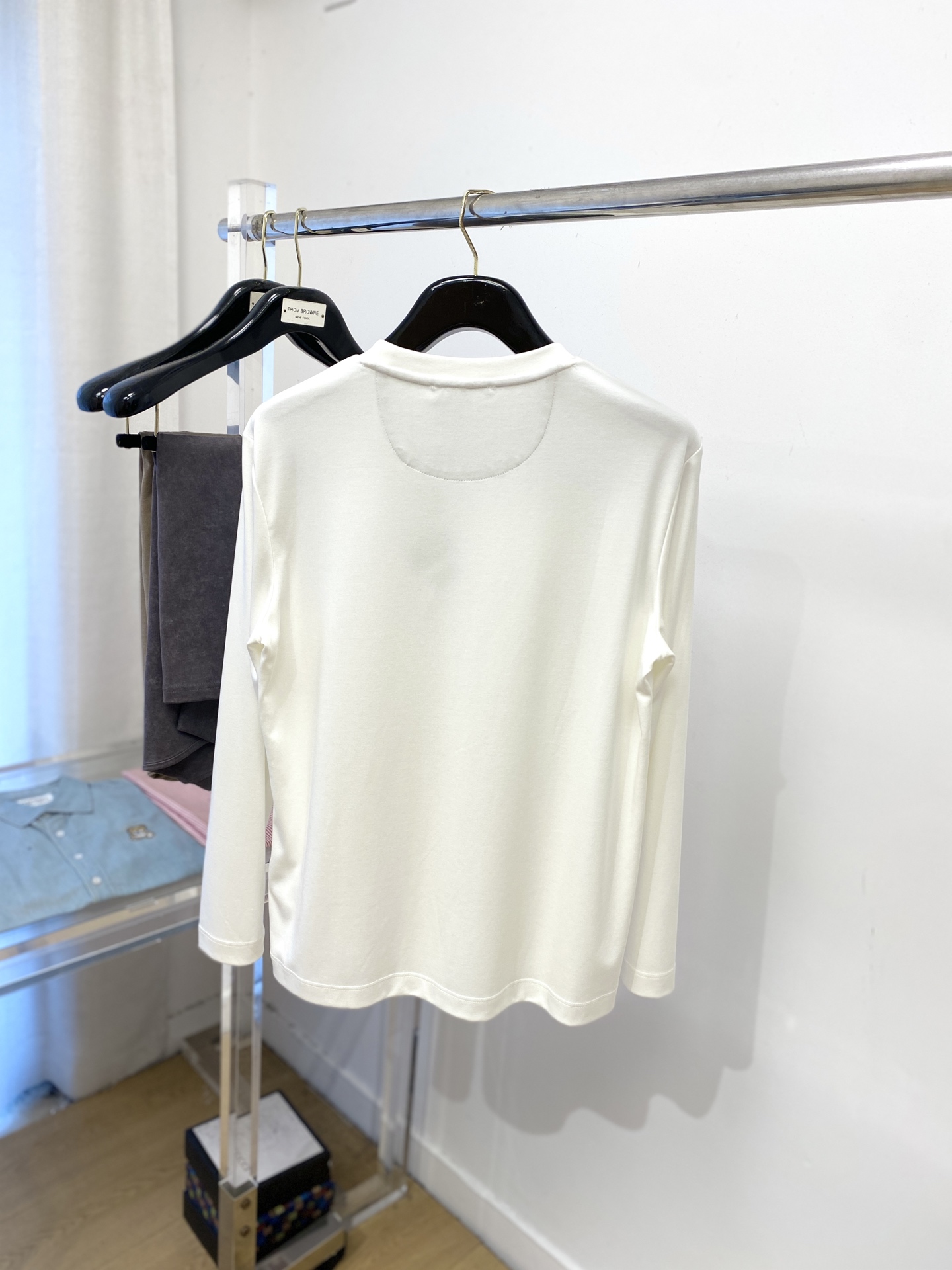 Brunello Cucinelli、2025最新款长袖，帅气时尚，胸前精致刺绣图案logo，简约百搭款